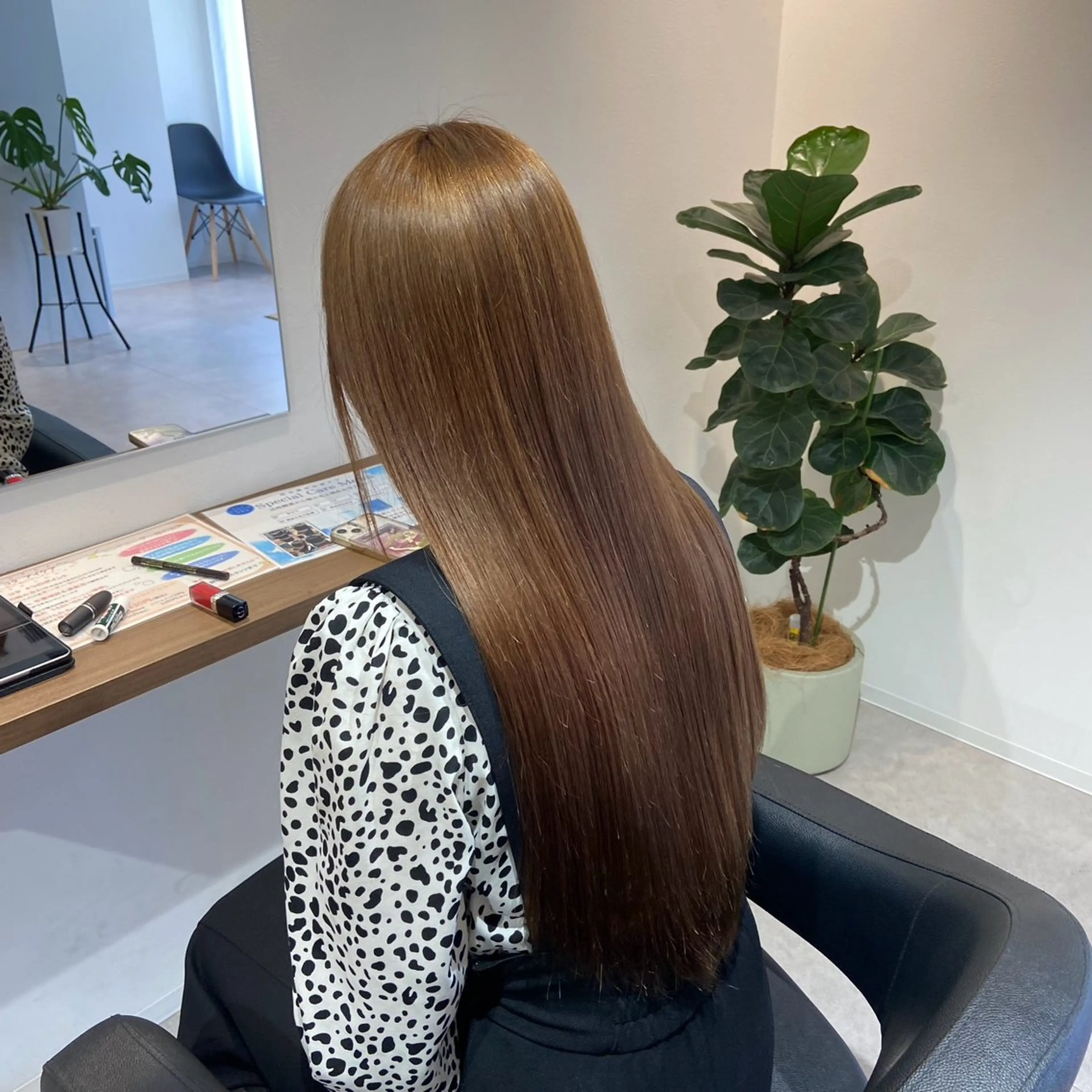 ロング カラー ベージュカラー ブリーチ Le un所属・Leun（ルアン） 奥村綾菜のヘアスタイル