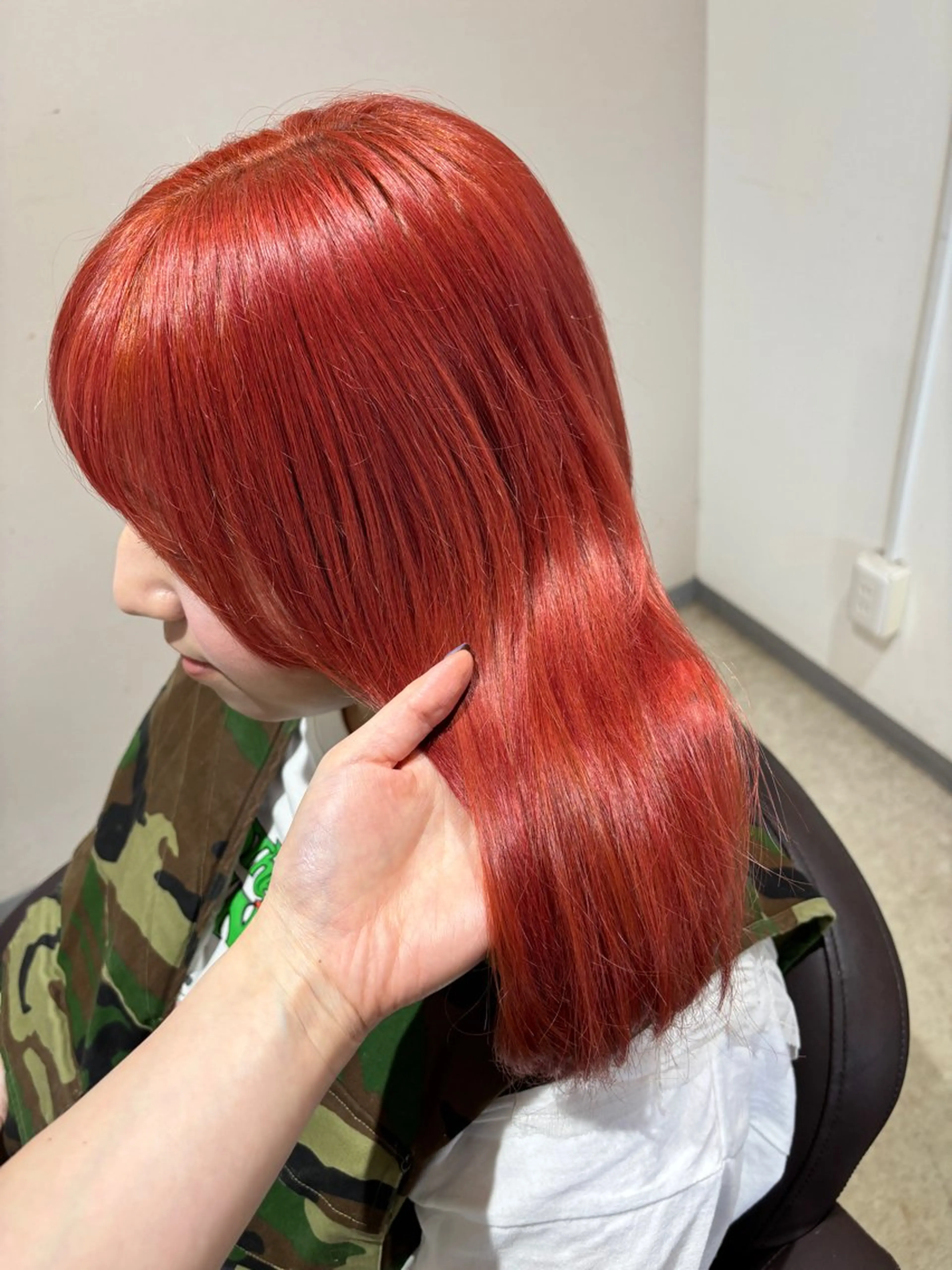 ミディアム ボブ 韓国風ヘア レイヤーカット 縮毛矯正 ヘアカラー トリートメント ブリーチカラー🤍 髪質改善🌟のヘアスタイル