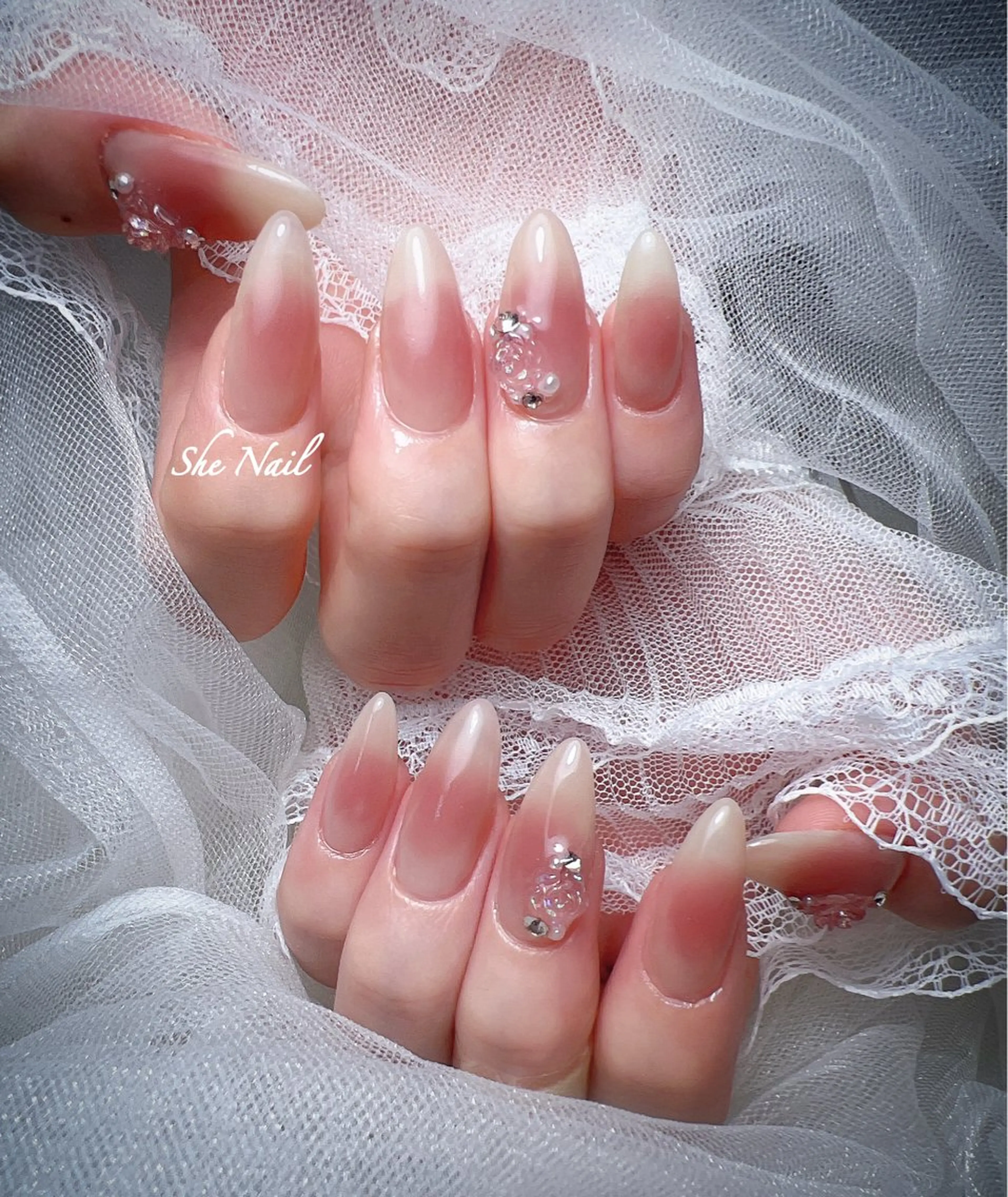 ネイル チークネイル ドット 長さ出し マグネットネイル 持ち込み ハンドネイル She   Nail所属・ISA_ BELLAのネイルデザイン