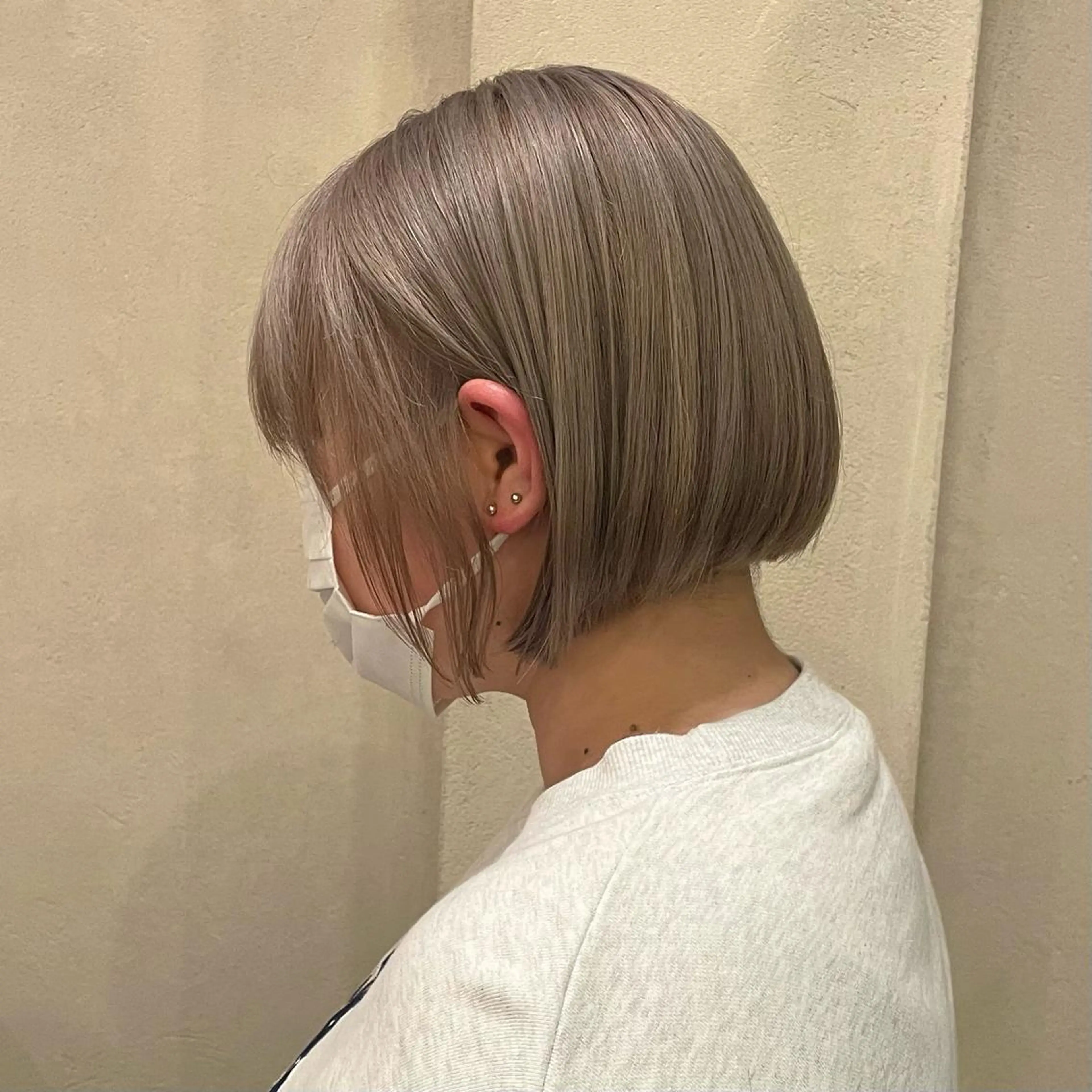 ショート カラー ベージュカラー ホワイトベージュ roost 優のヘアスタイル