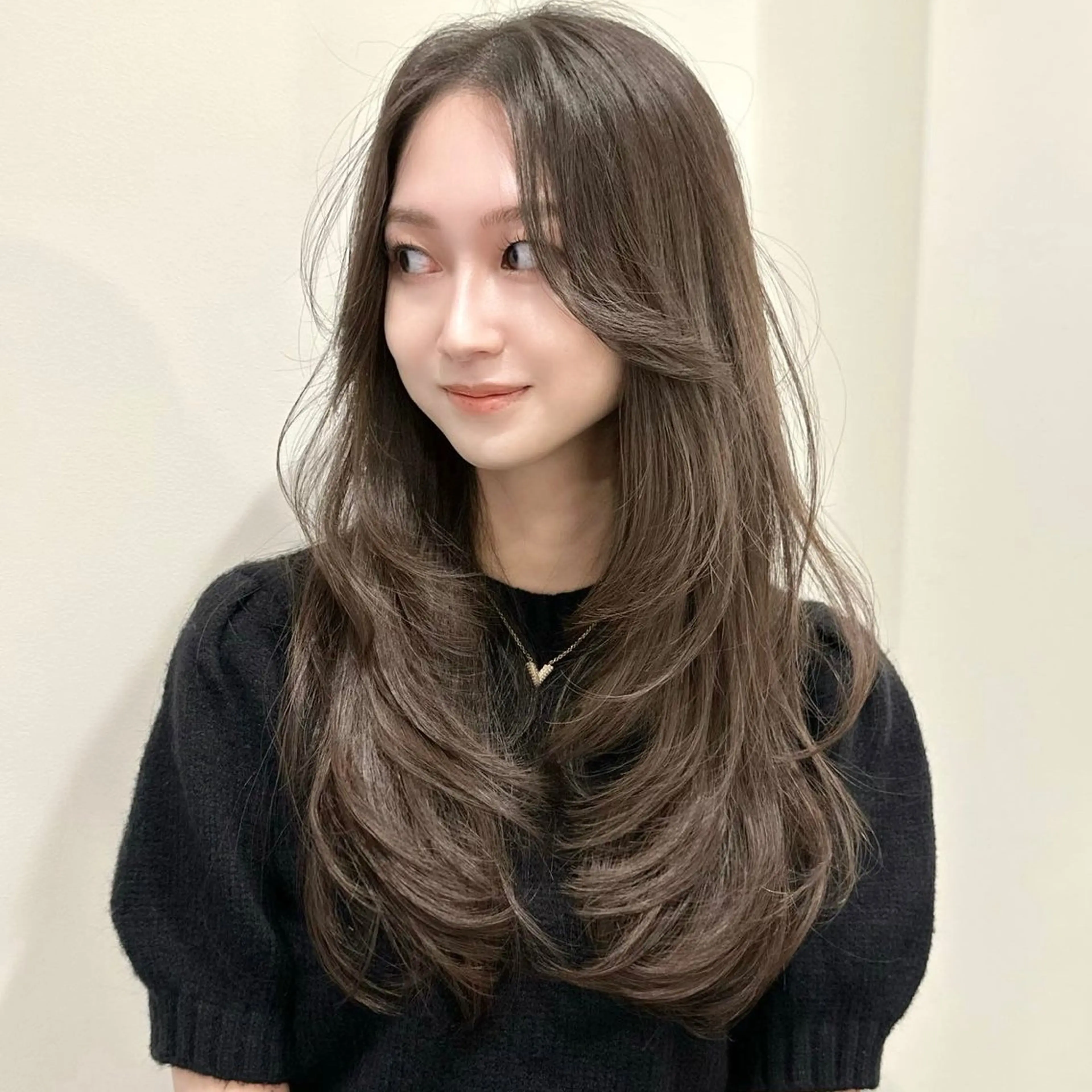 セミロング カット ヘアカラー トリートメント 🌹ハッシュカット、 レイヤー韓国ヘア🌹のヘアスタイル