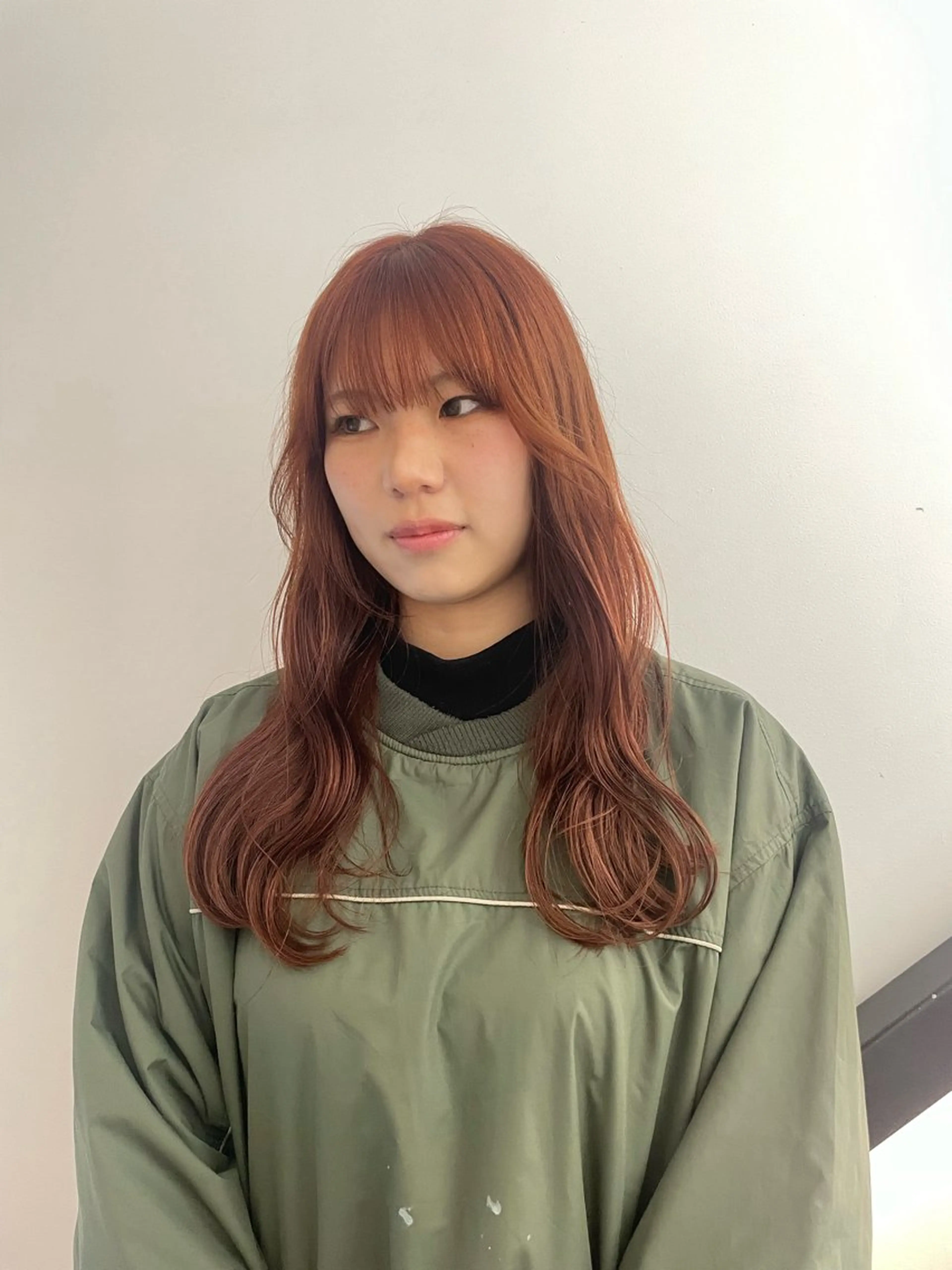 ミディアム カラー ヘアカラー 🌟暖色系ハイトーン 🌟AIのヘアスタイル