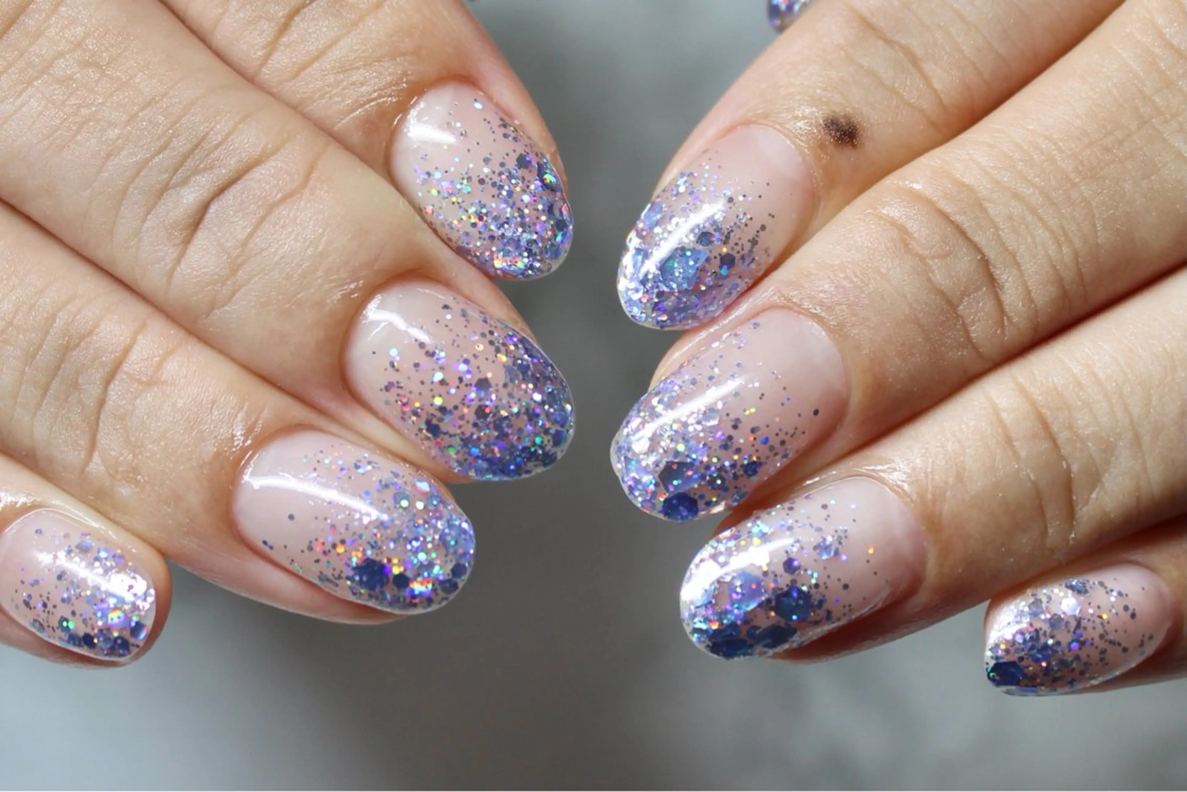 ネイル ラメ(グリッター) ラメグラデーション レイジー スワンのネイルデザイン