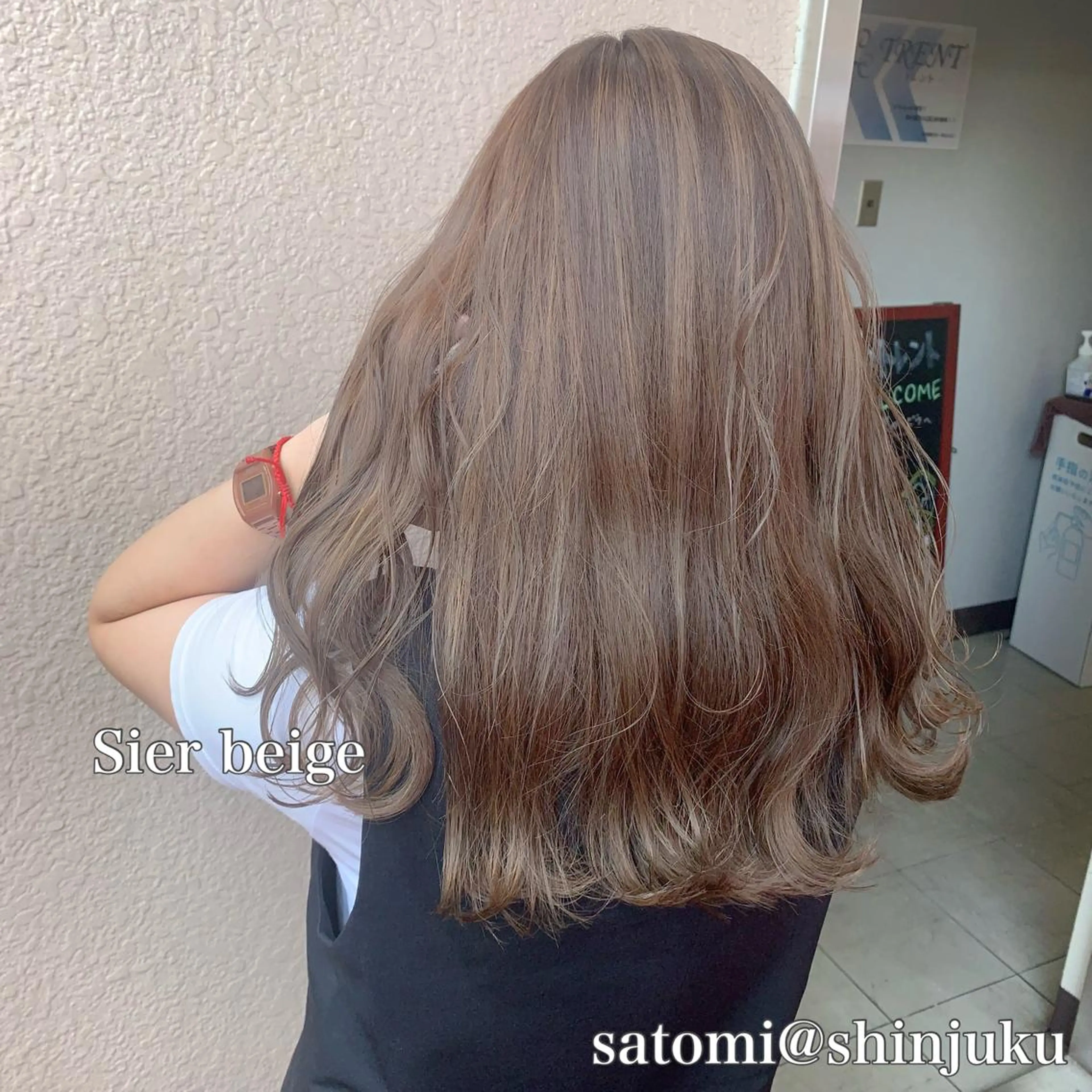 ロング シアーベージュ 淡色ふんわりhair 新宿satomiのヘアスタイル