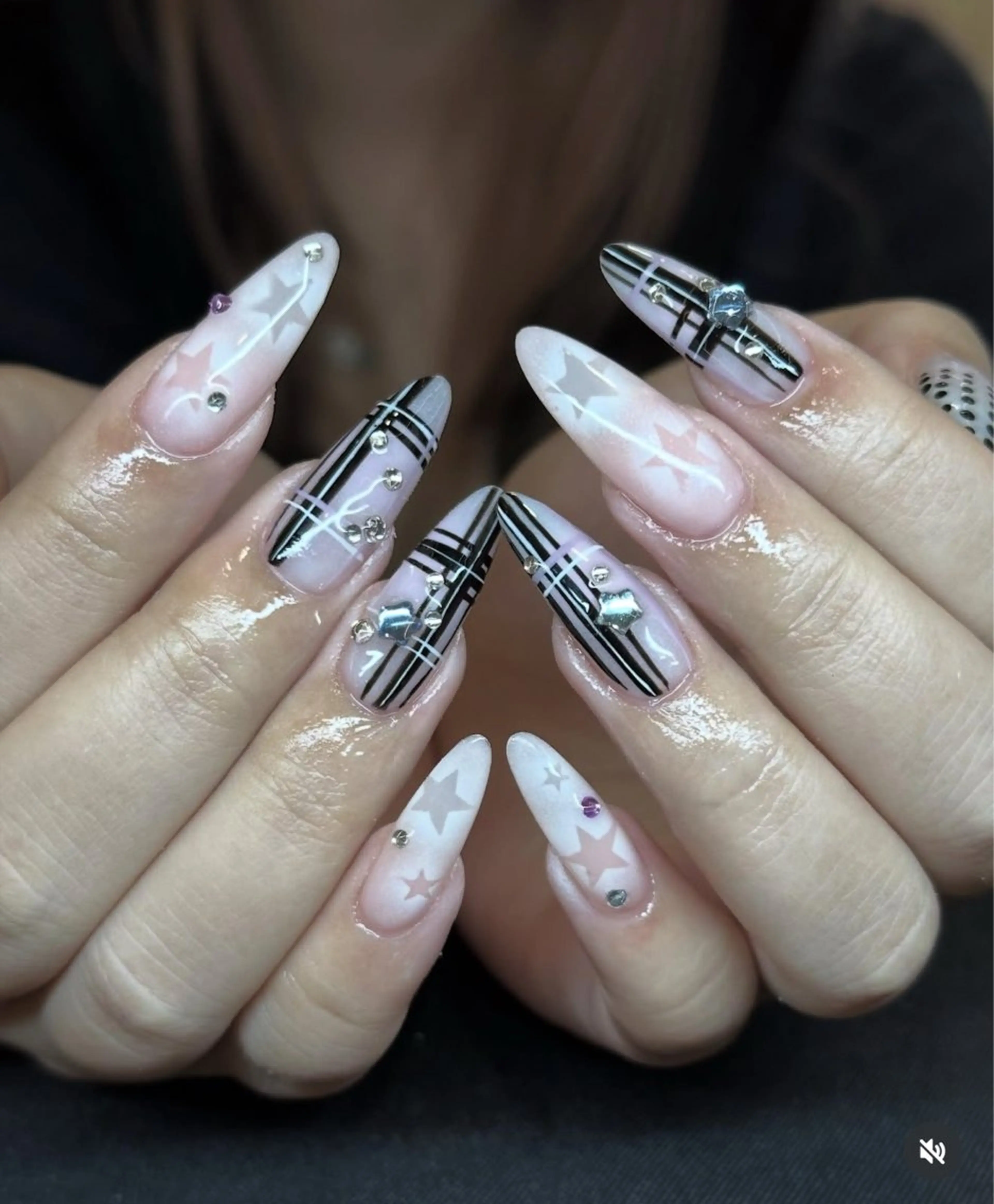 ネイル アニマル柄 オーロラネイル チークネイル フラッシュネイル ジェルネイル ハンドネイル Lyna 池袋のネイルデザイン