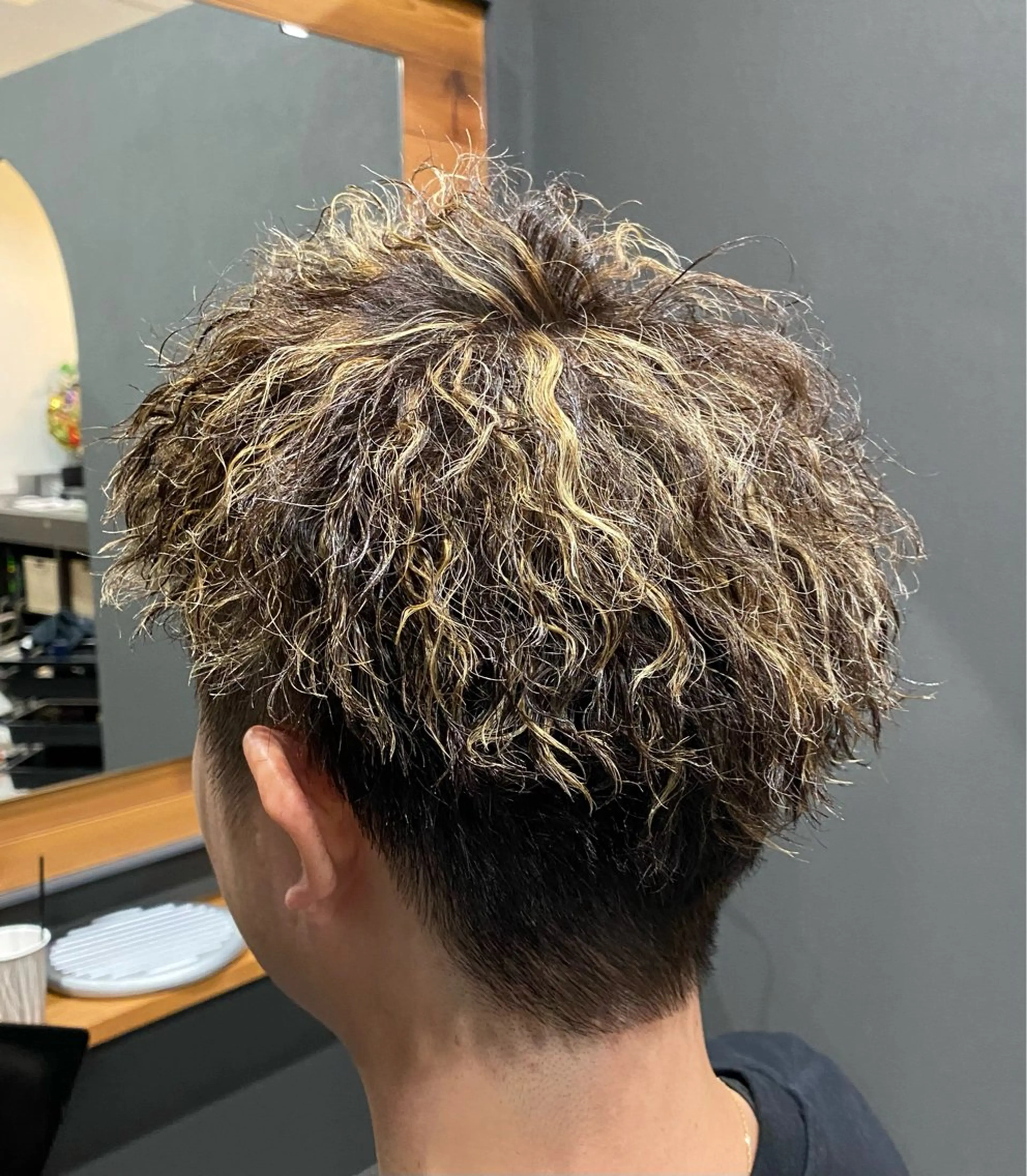 カラー パーマ メンズ メンズブリーチ ブリーチ カット パーマ トリートメント ヘッドスパ offtheLip ocean所属・メンズパーマ 小澤太雅のヘアスタイル