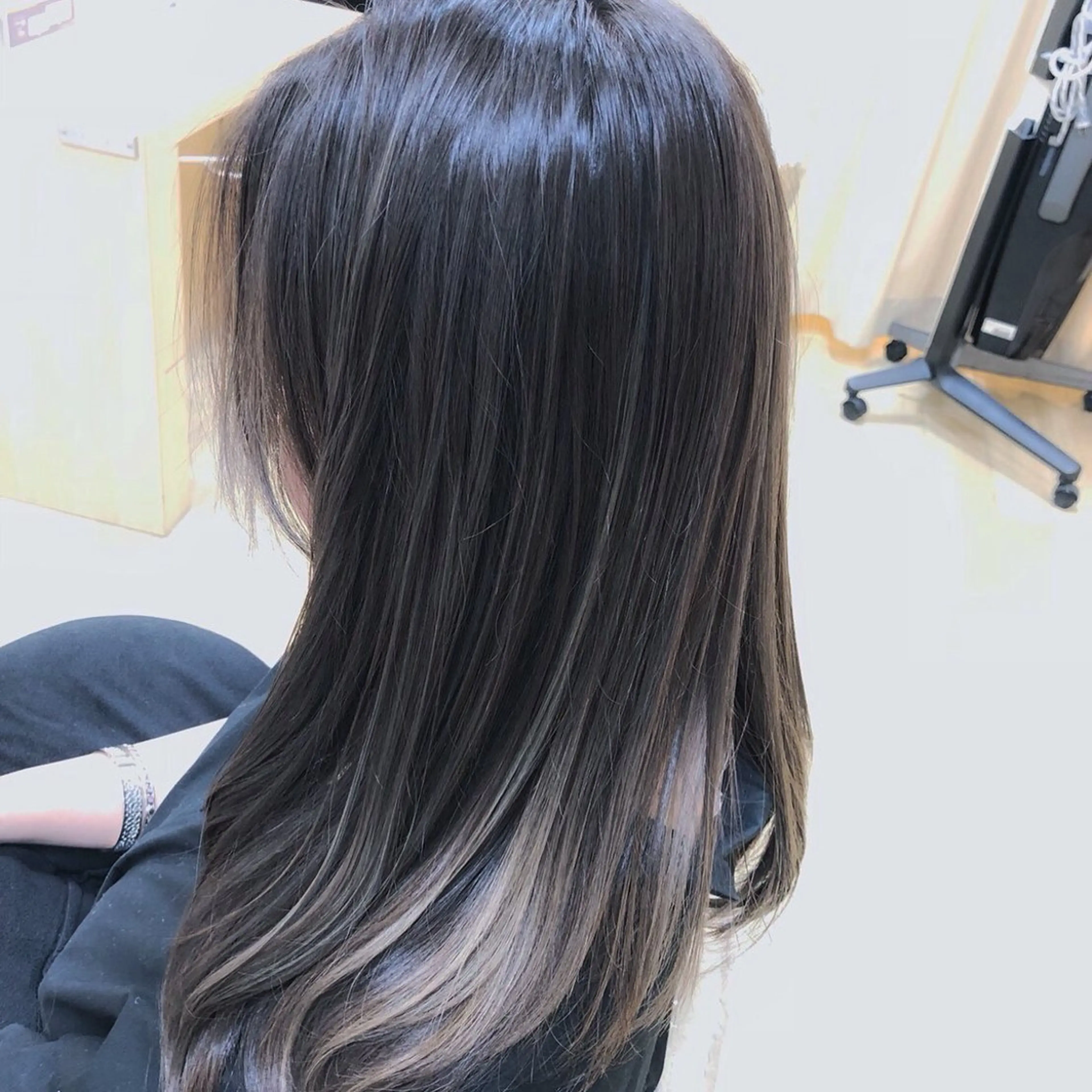 セミロング カラー 失敗しないパーマ 赤塚雄輝のヘアスタイル