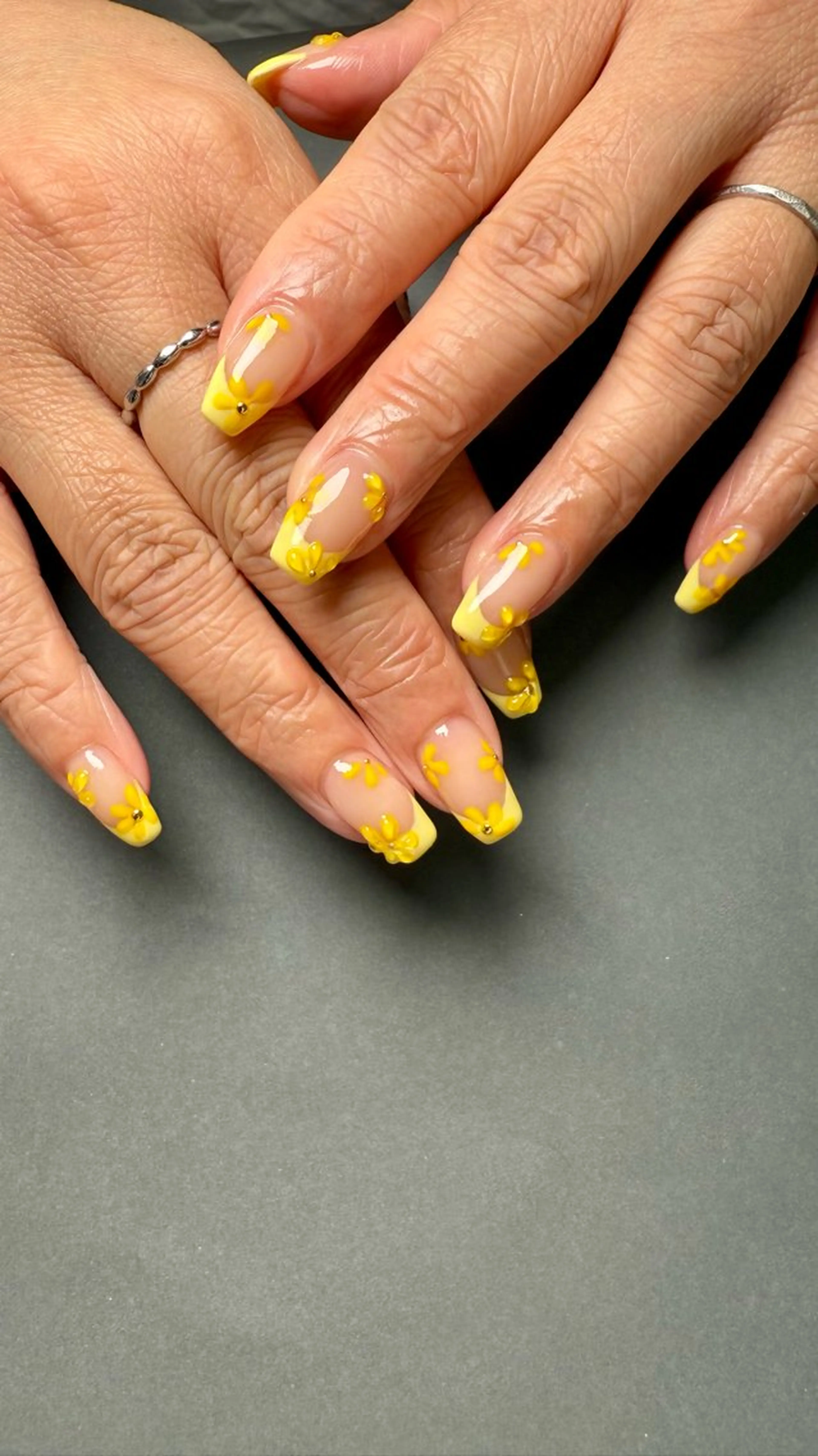 ネイル 春ネイル ハンドネイル ハンドケア Atelier Ariのネイルデザイン