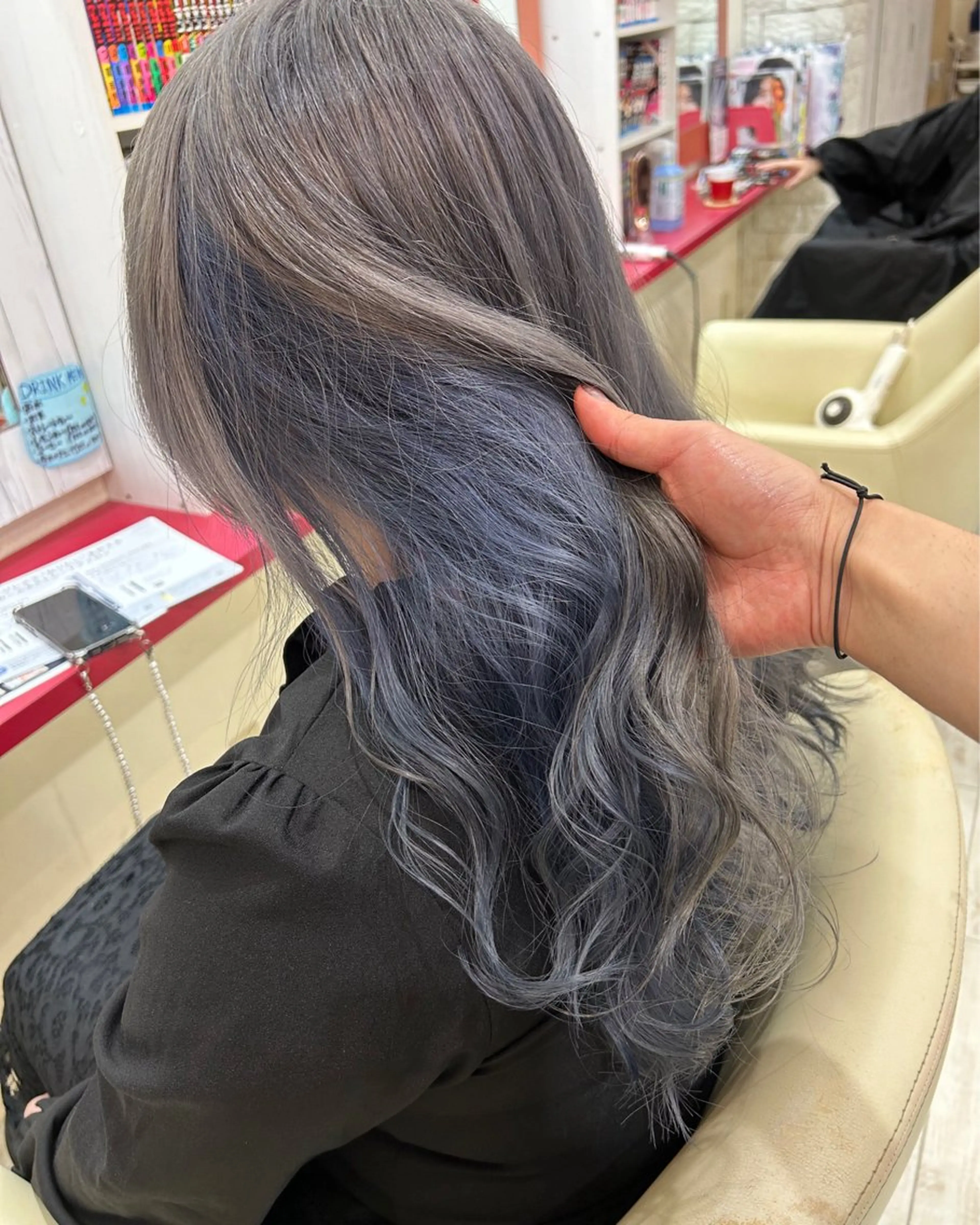 ロング カラー ヘアアレンジ ブルーカラー ヘアカラー 今村公介 ブリーチ特化、派手髪のヘアスタイル
