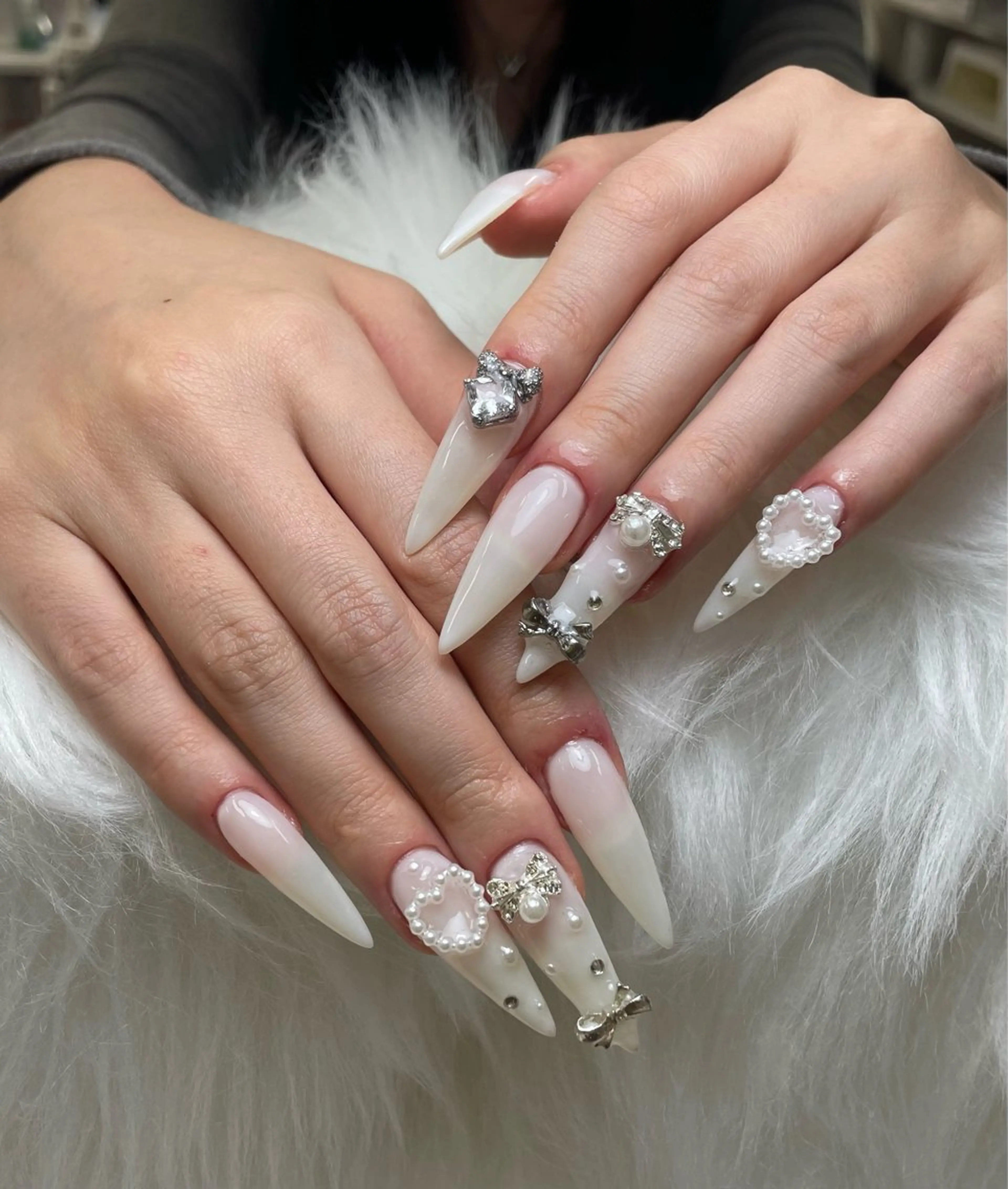 ネイル フレンチネイル ジェルネイル ガーリー 韓国ネイル ロングネイル ハンドネイル ミ チャンのネイルデザイン