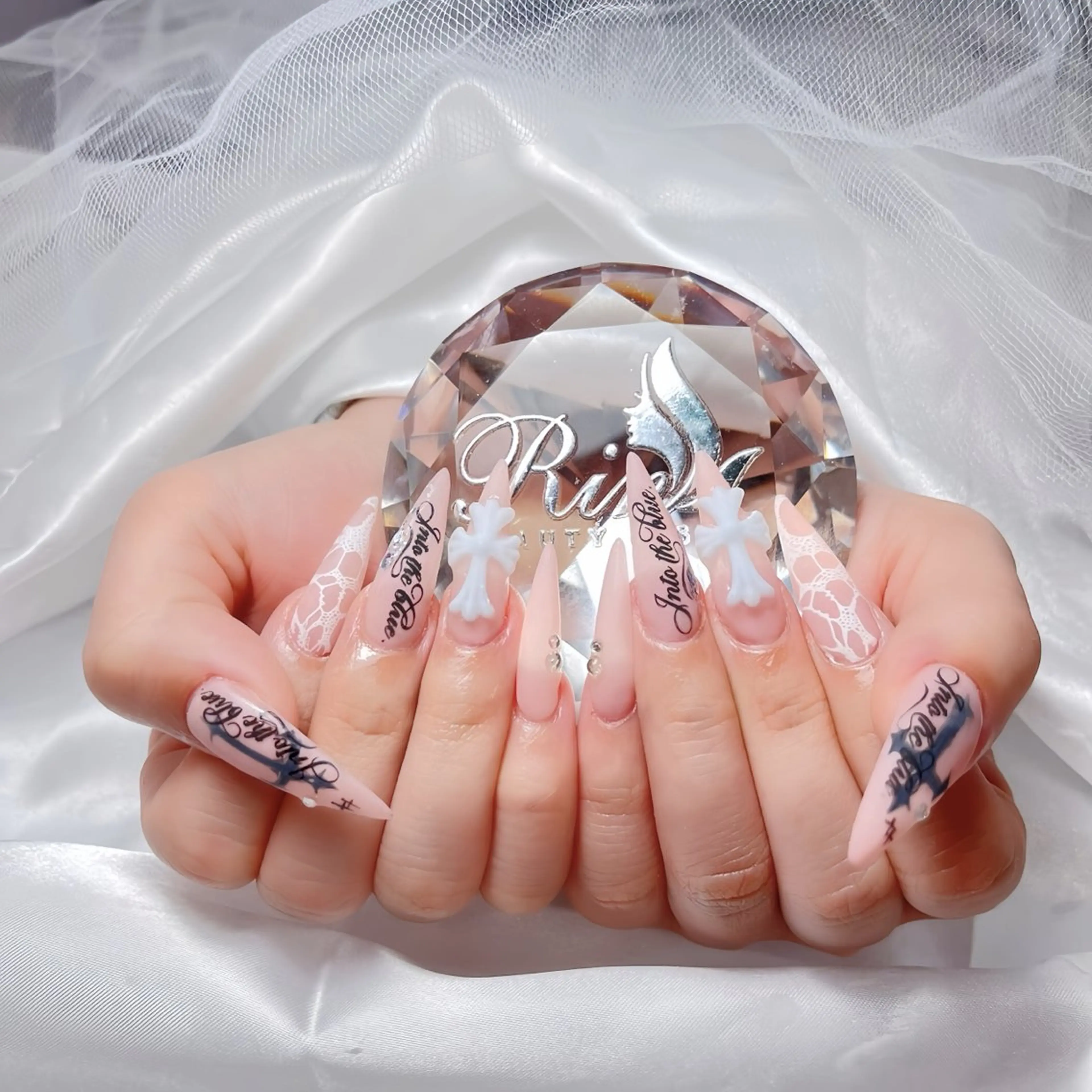 ネイル アートネイル チークネイル ジェルネイル ロングネイル マグネットネイル ハンドネイル Rin Nail 新大久保店のネイルデザイン