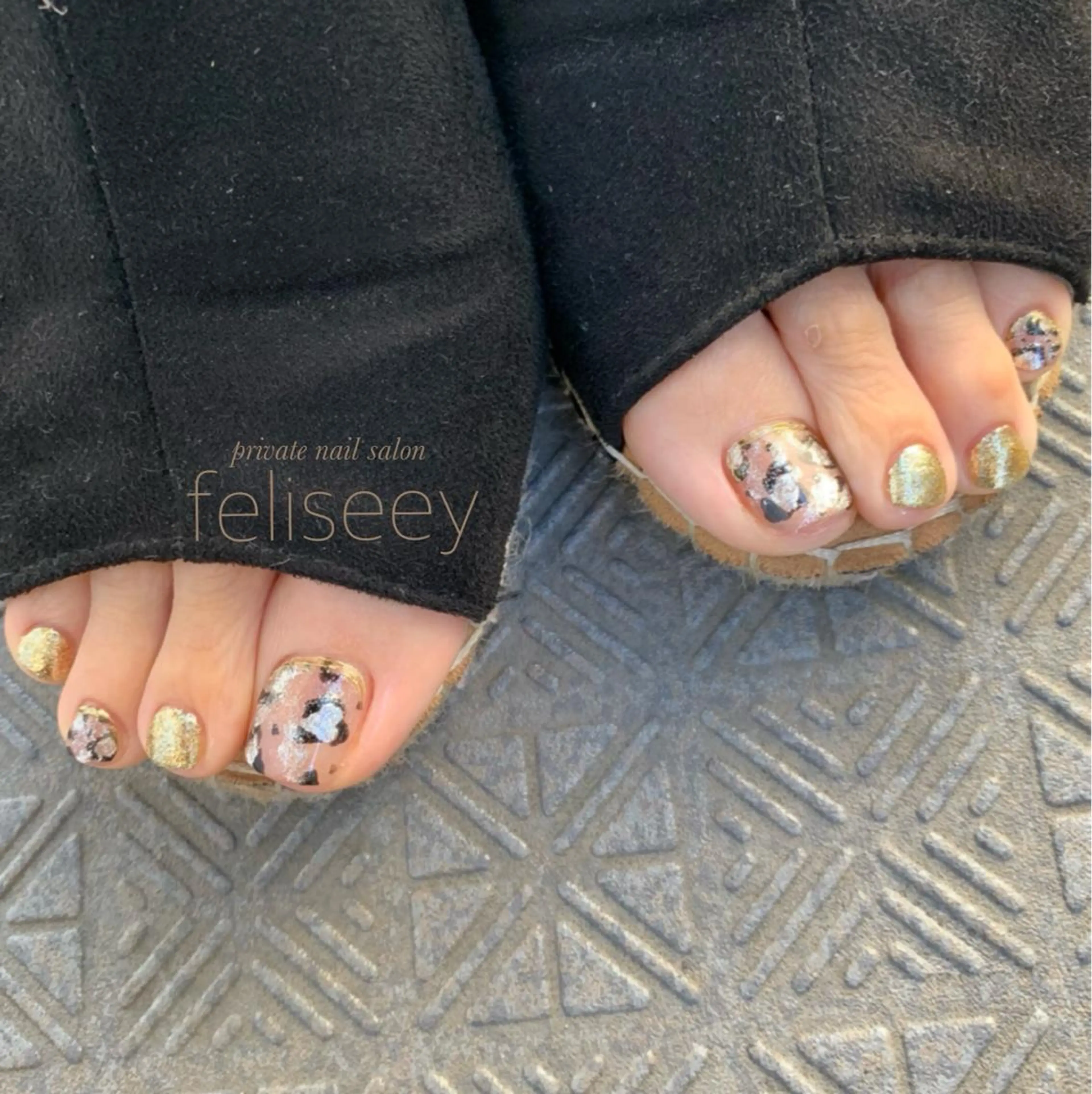 ネイル アニマル柄 ジェルネイル キラキラネイル パラジェル feliseey 〘フェリシー 〙のネイルデザイン