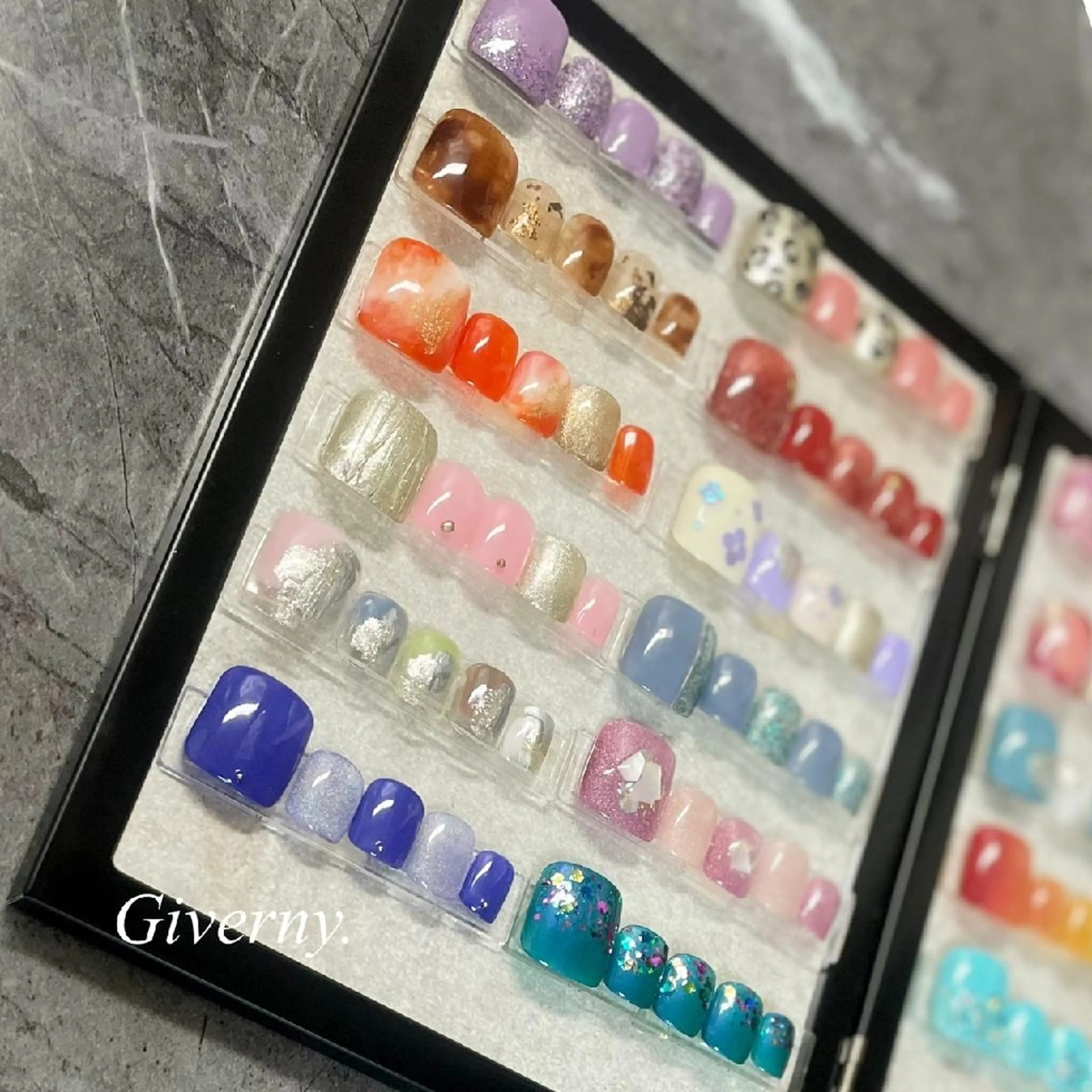 ネイル フットネイル フットネイル Giverny .のネイルデザイン