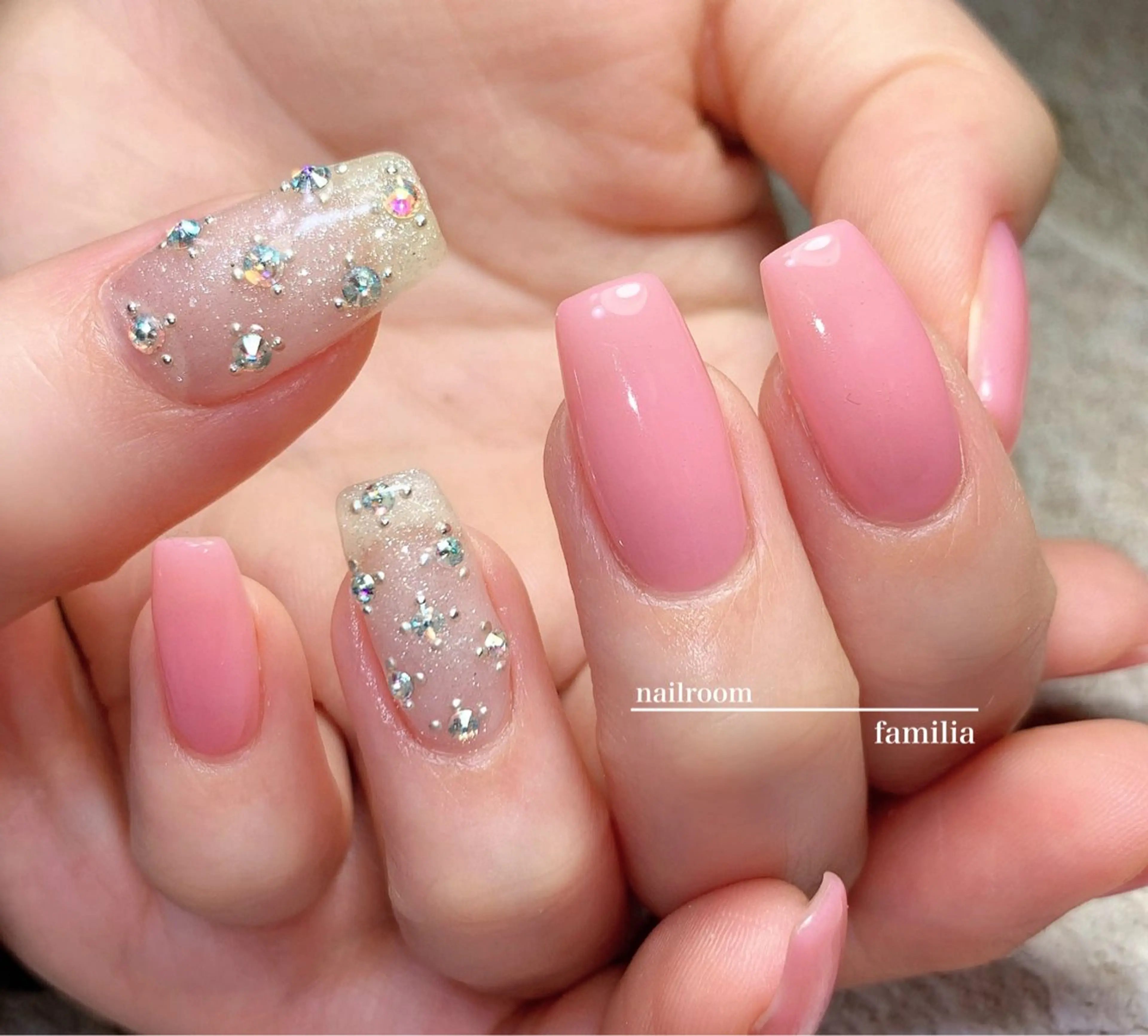 ネイル ストーンネイル ハンドネイル -nailroom- familiaのネイルデザイン
