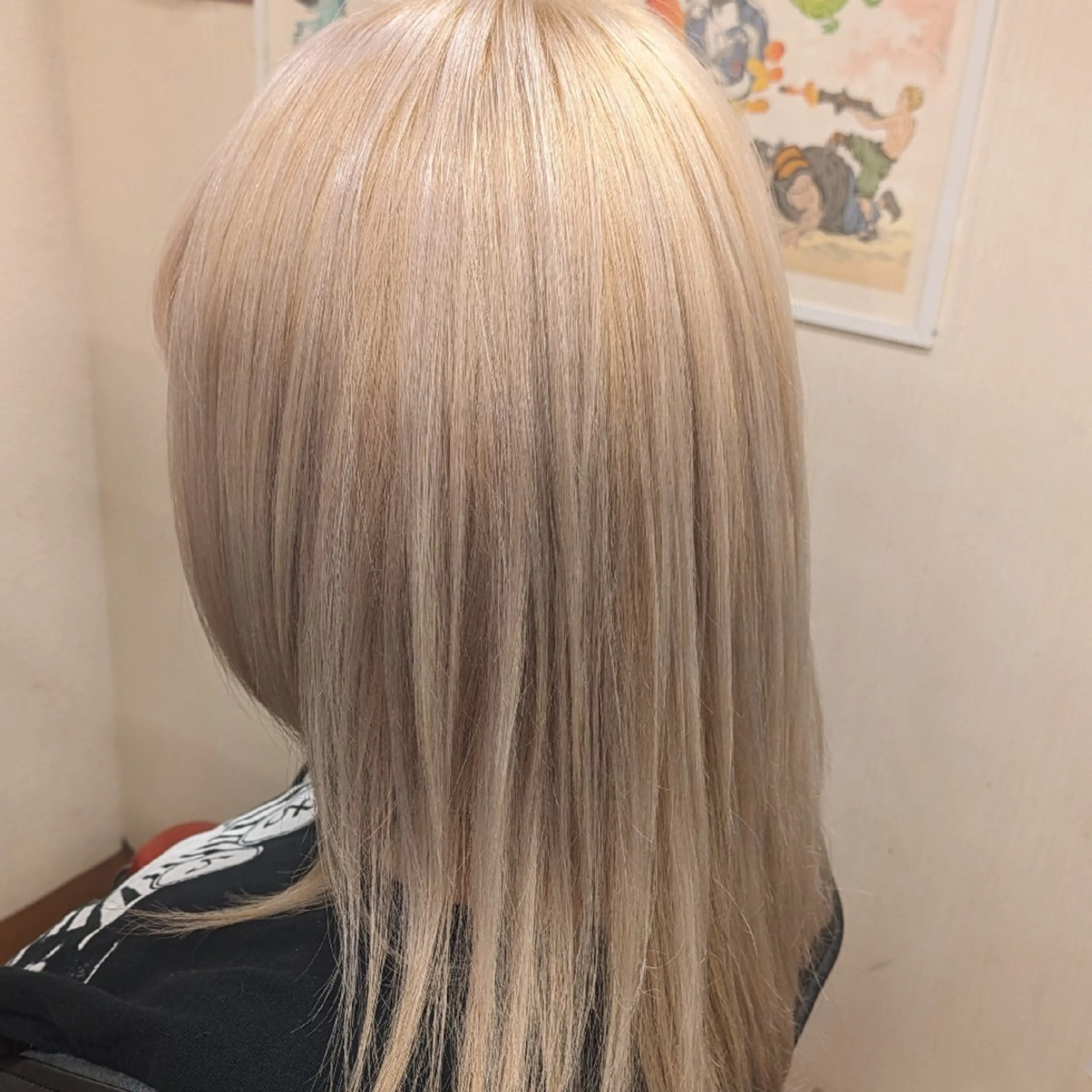 セミロング カラー ブリーチ ブロンド ハイトーンカラー ホワイトブロンド カット ヘアカラー トリートメント fuwat所属・秋葉原でカラーする なら🐉ちぇーたんのヘアスタイル