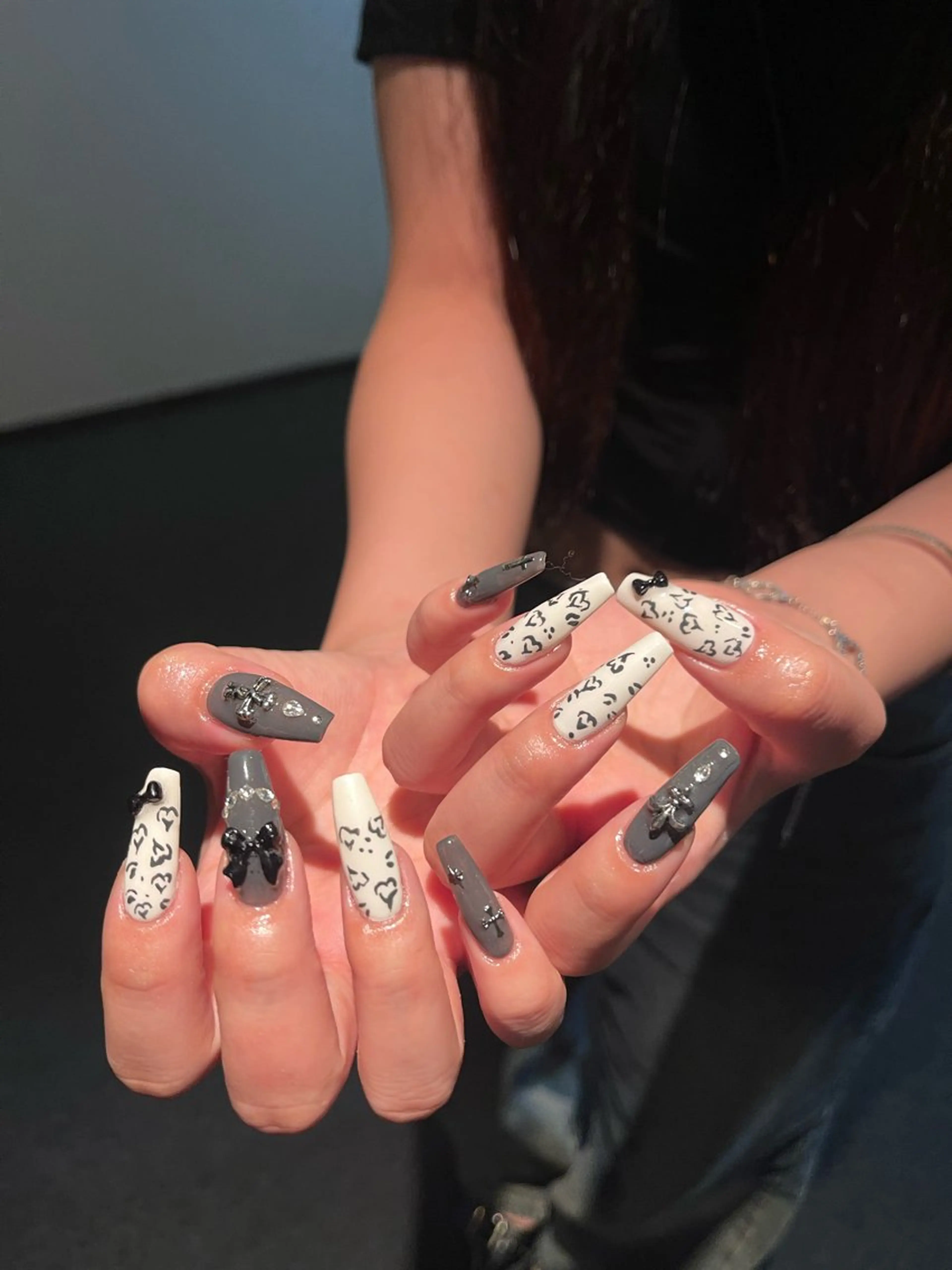 ネイル ジェルネイル マグネットネイル ニュアンスネイル ワンホンネイル ハンドネイル 波 なみのネイルデザイン