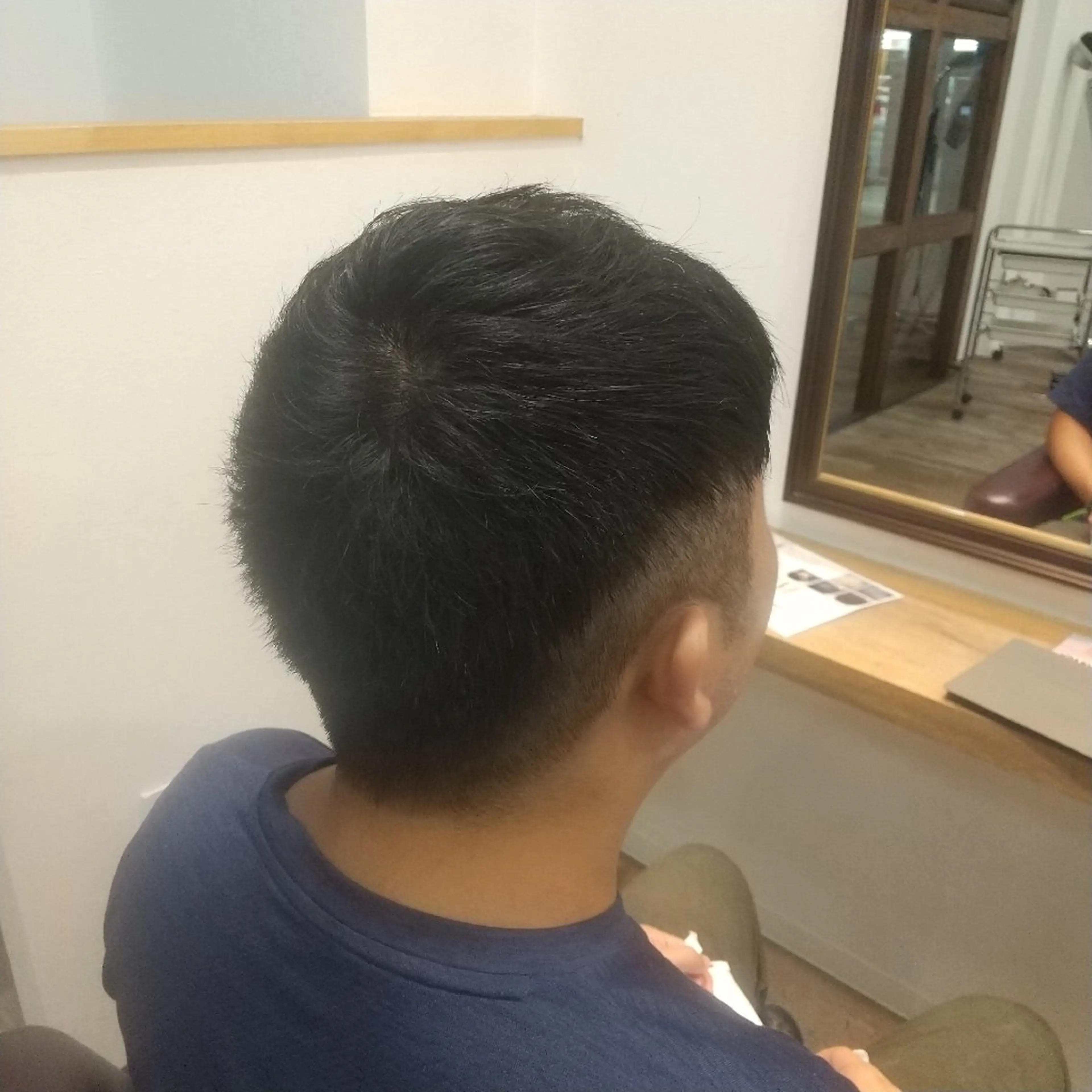 ショート メンズ 刈り上げ 阪本 俊のヘアスタイル