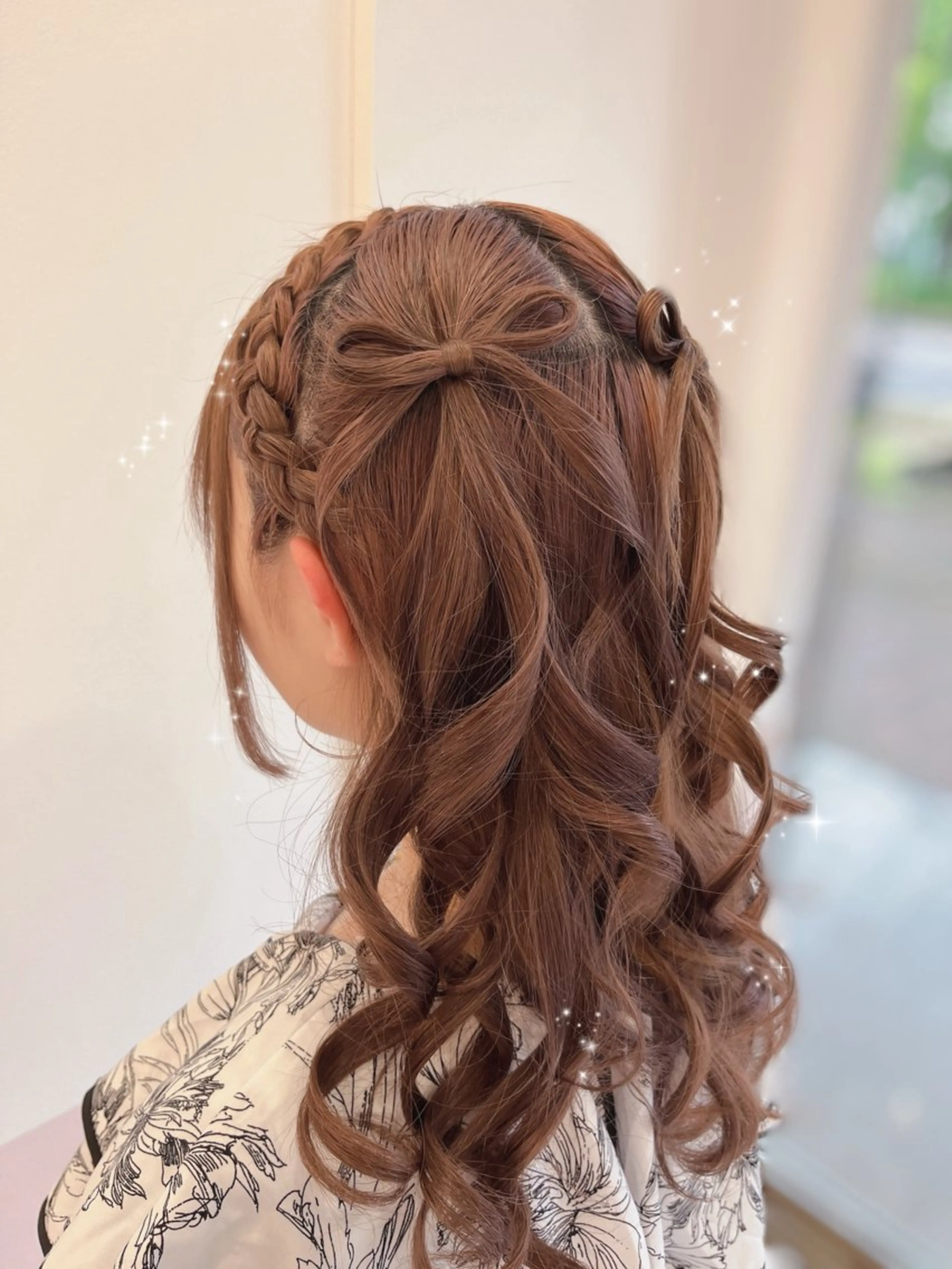 ヘアアレンジ カチューシャ 西澤 愉来のヘアスタイル