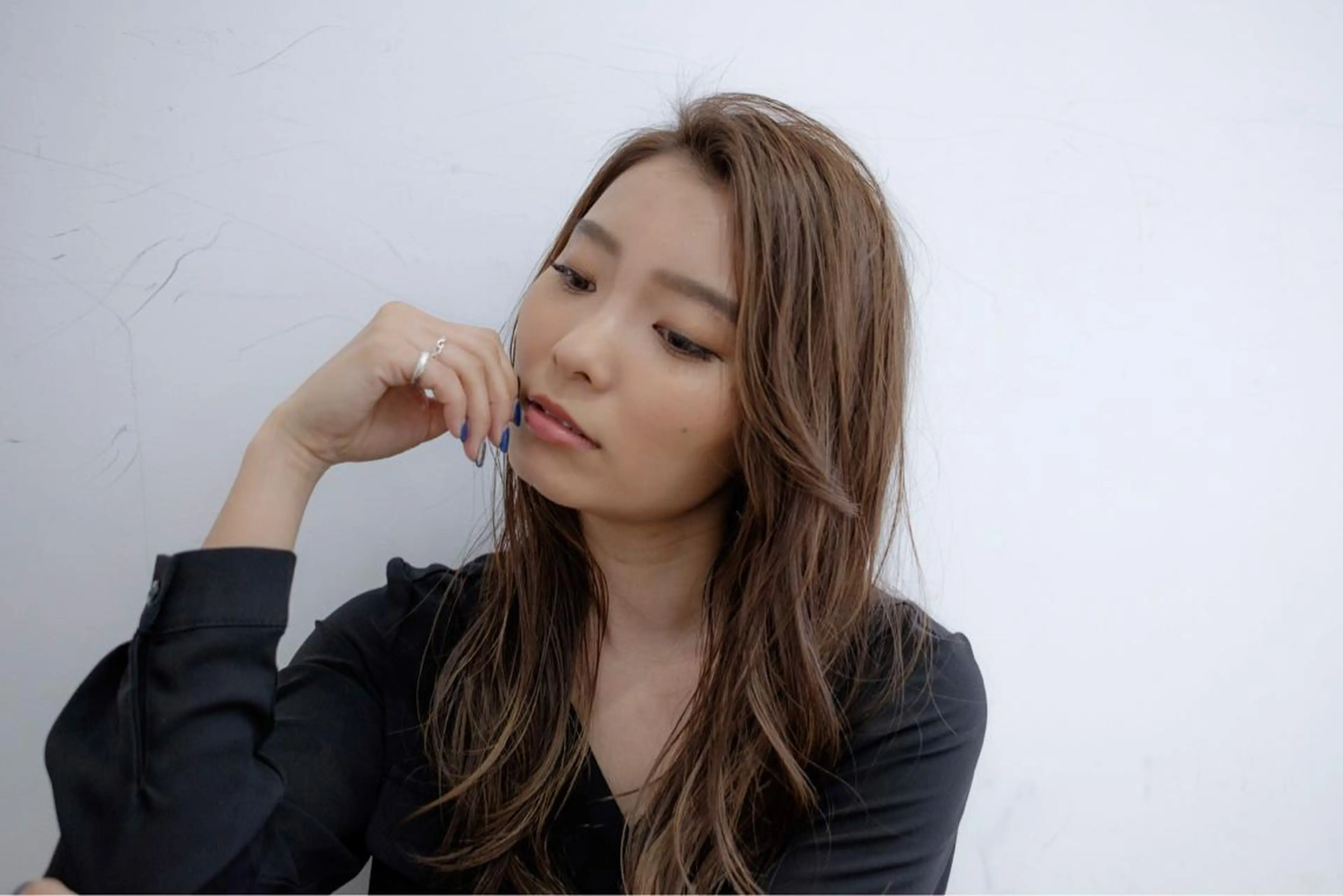 ロング アッシュ ロング 佐藤 旭のヘアスタイル