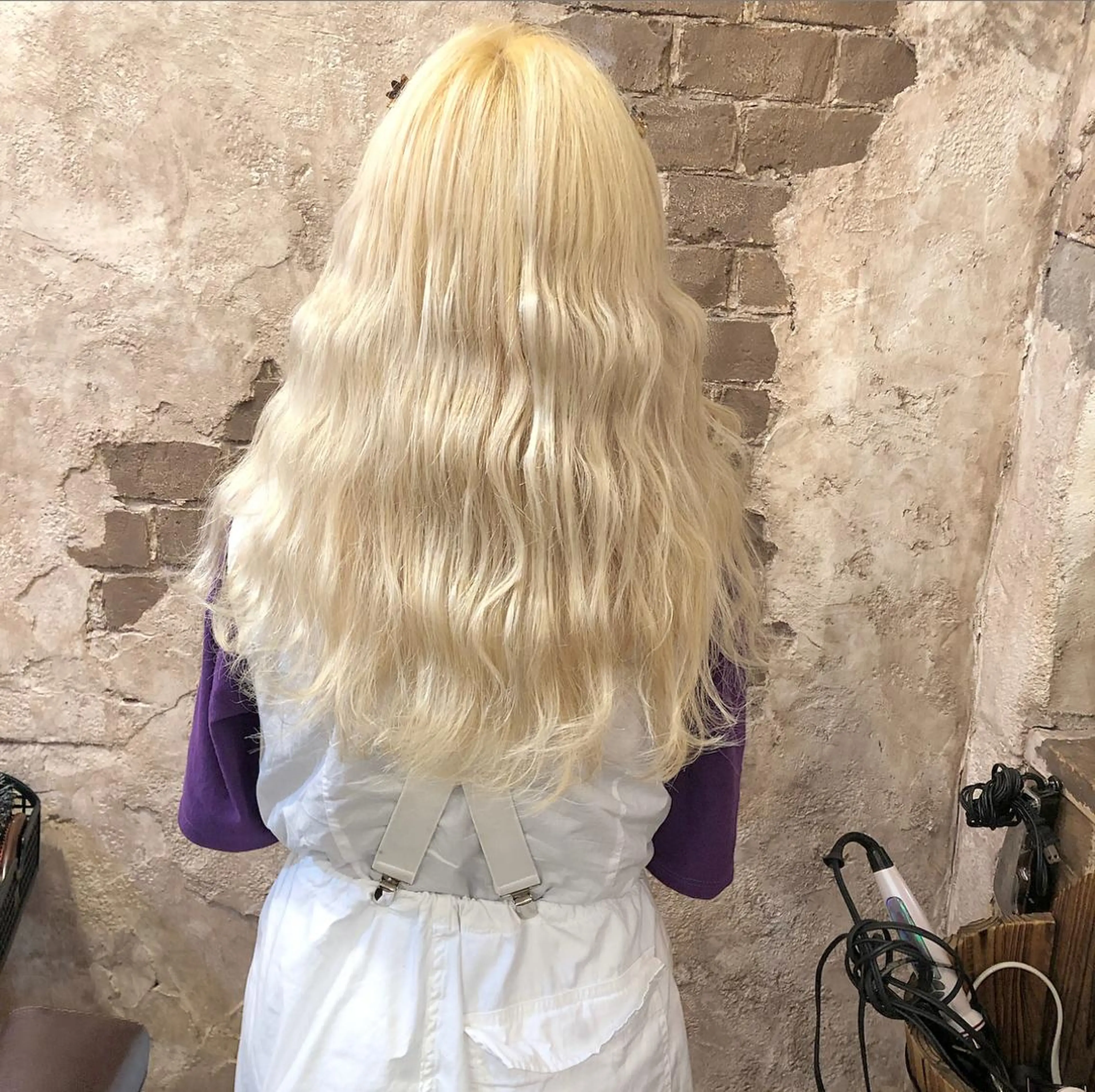 ロング カラー ブリーチ、パーマ 西部笑のヘアスタイル