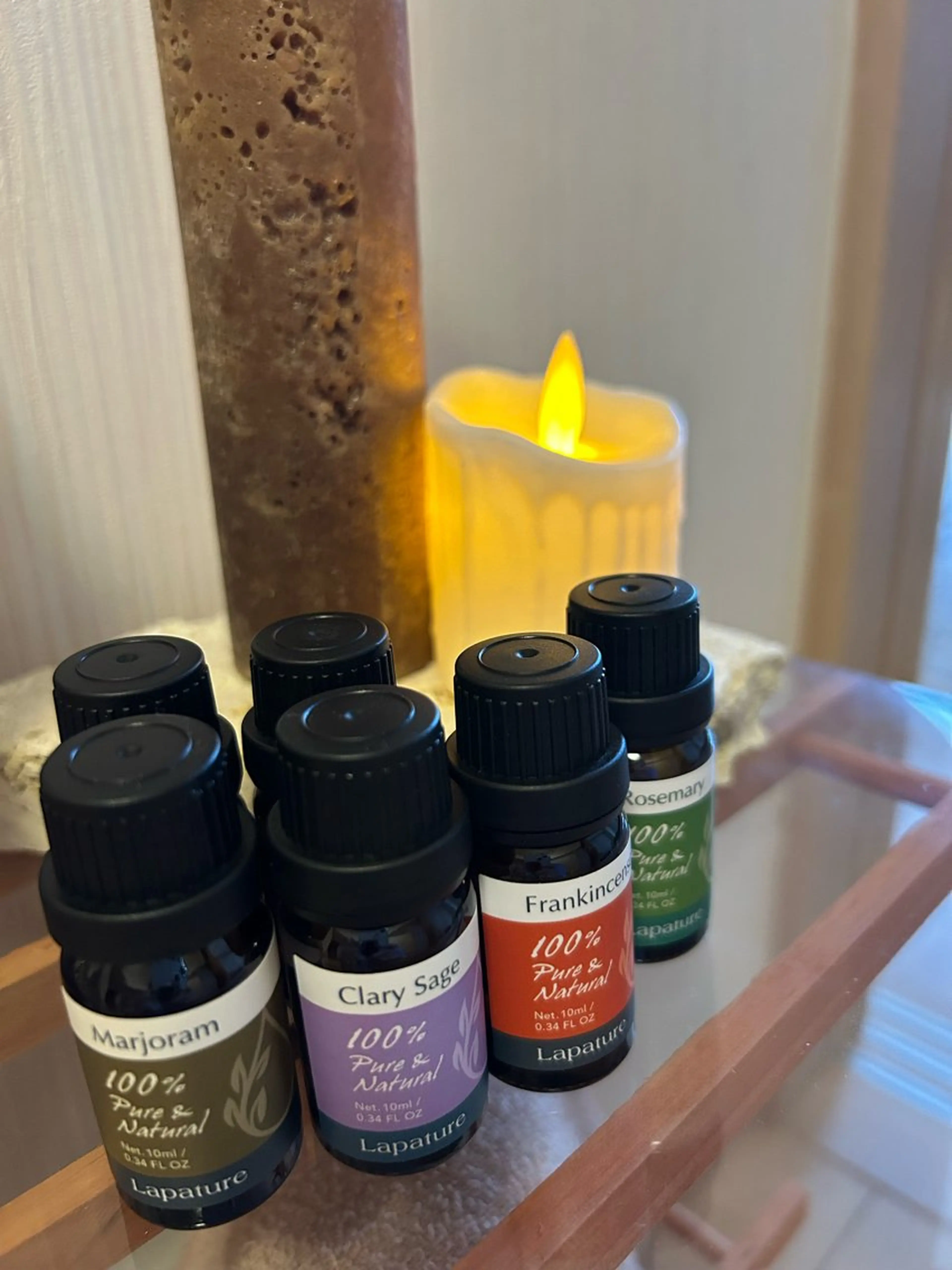 メニューを迷われている方の写真