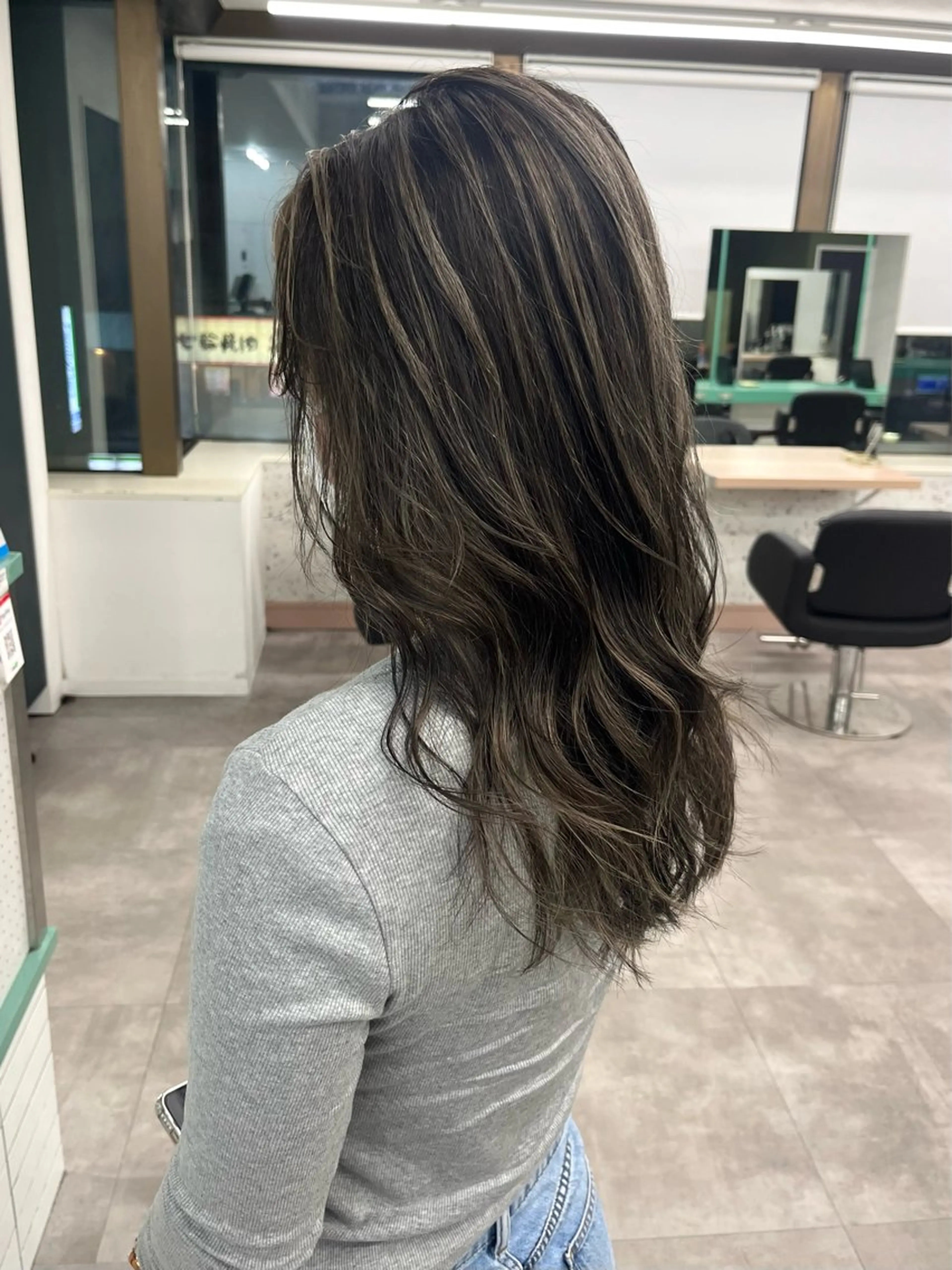 ミディアム カット ヘアカラー トリートメント Ⓜ︎iyu🌊/海外 風ハイライト特化のヘアスタイル