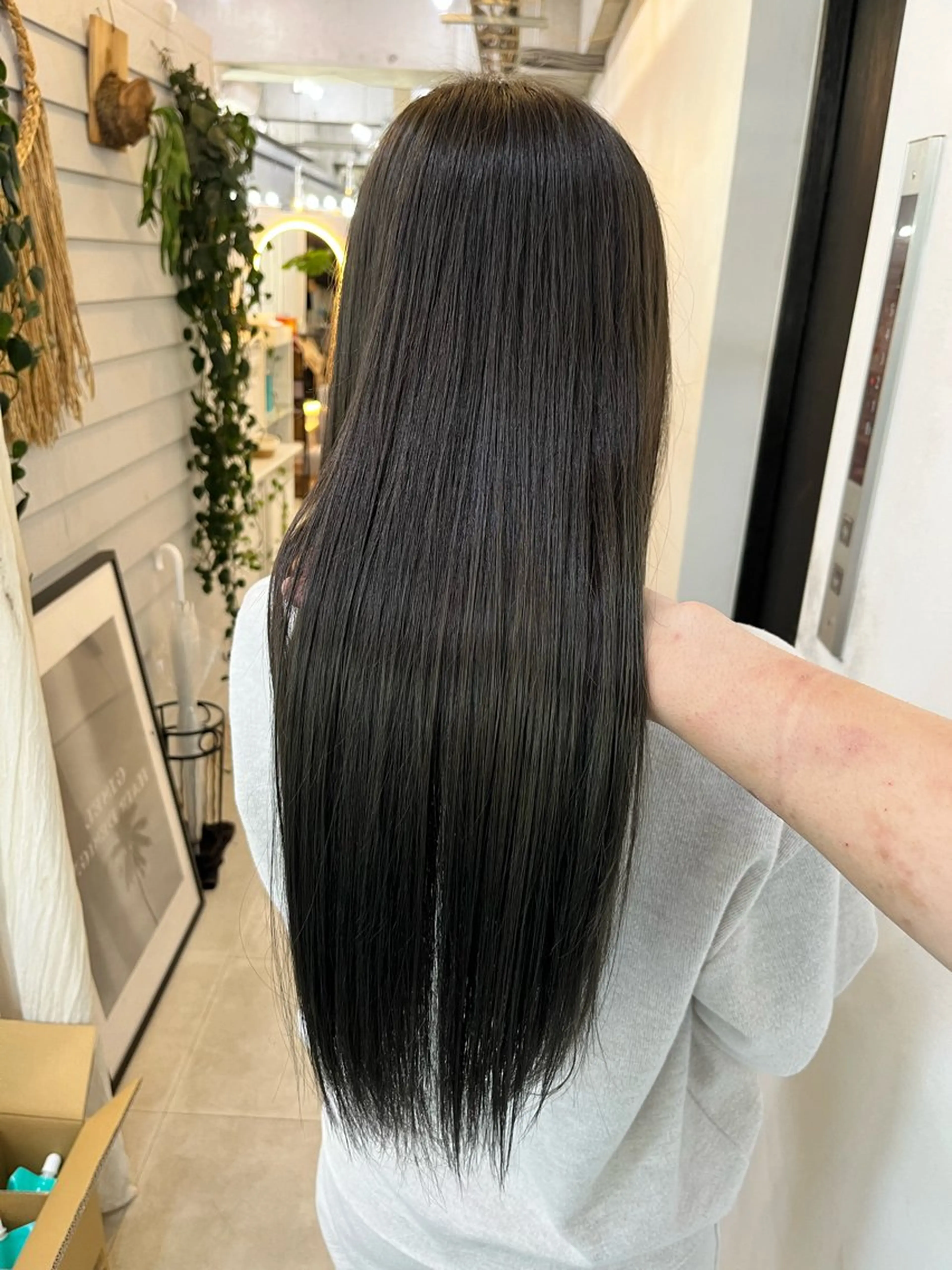 セミロング カラー ベージュカラー オリーブベージュ 柔らかいヘアカラー 大成のヘアスタイル