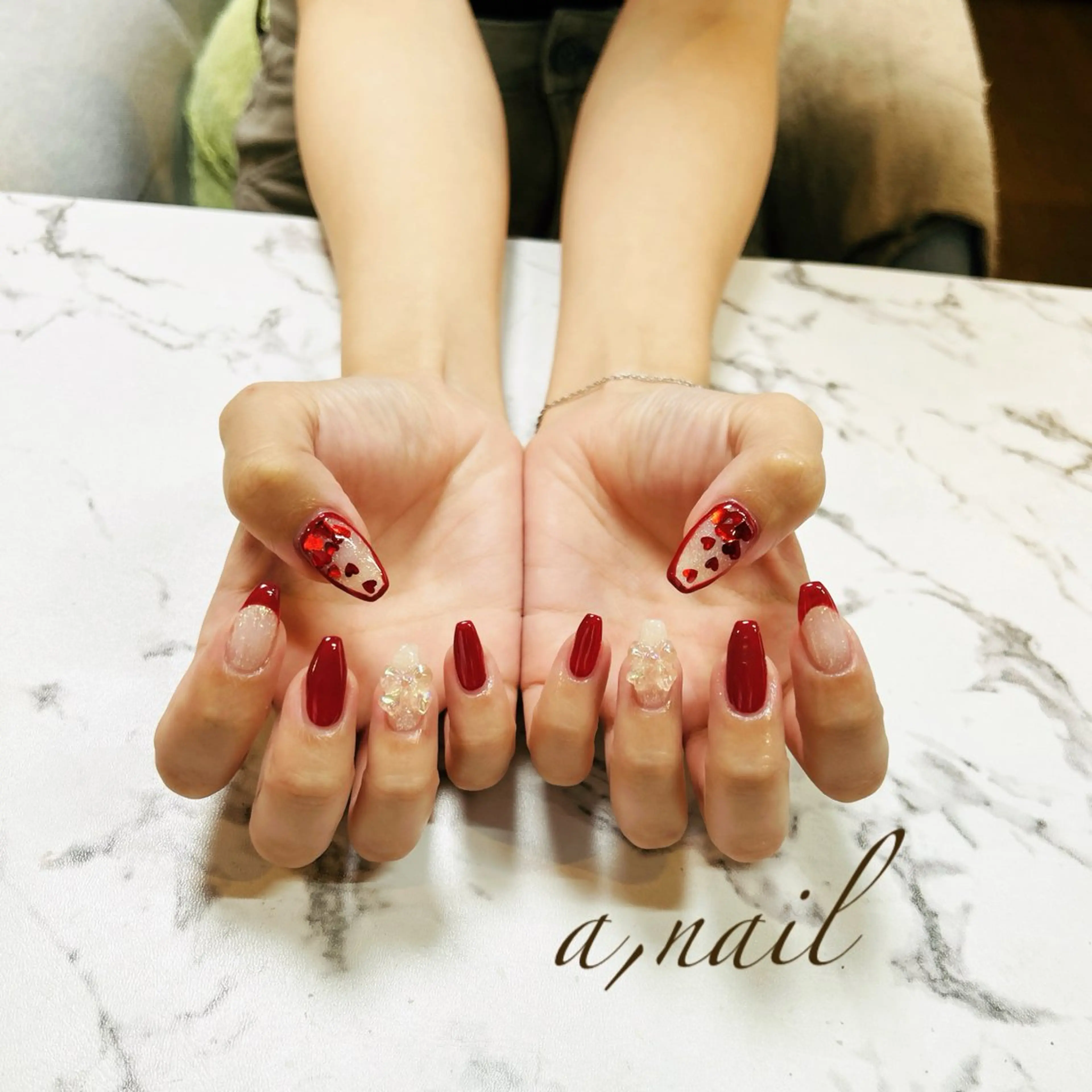 ネイル フレンチネイル ハート キラキラネイル リボン シンプルネイル ハンドネイル ネイルサロン エーネイルのネイルデザイン