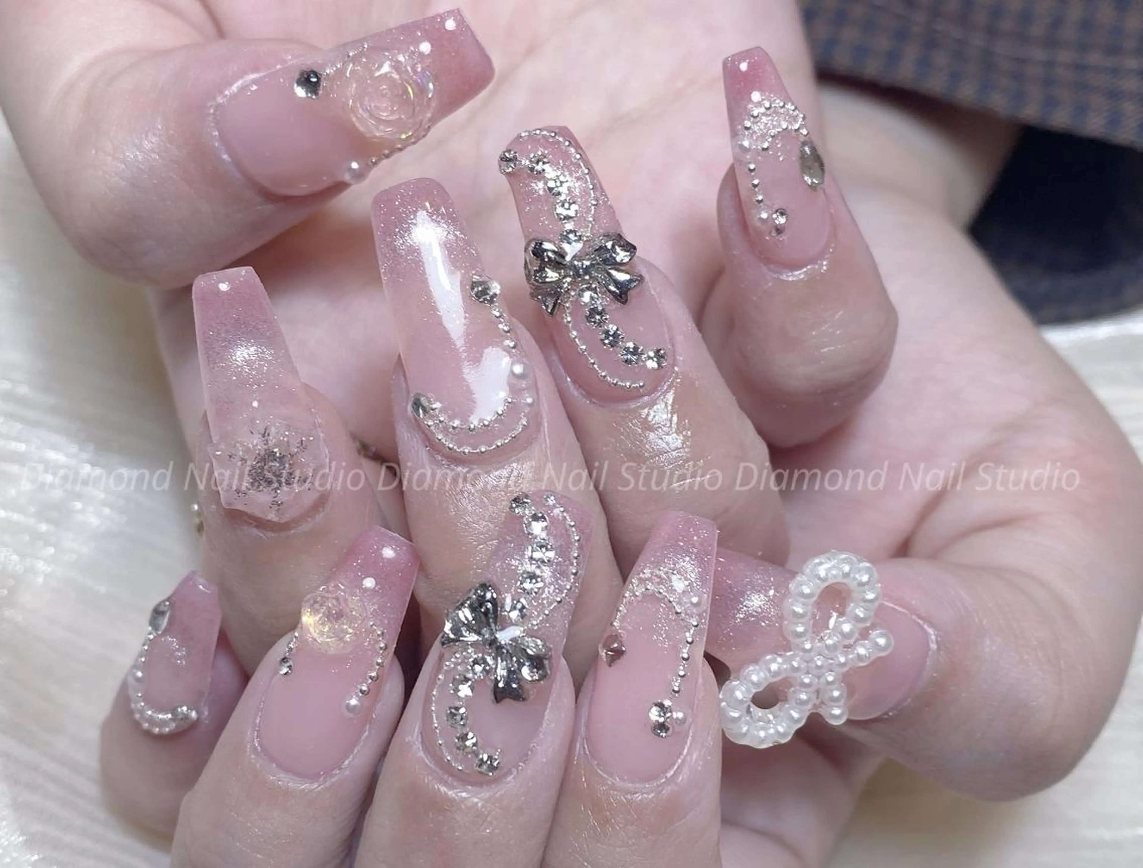 ネイル アートネイル オーロラネイル フラッシュネイル ガーリー キラキラネイル DIAMOND NailStudioのネイルデザイン