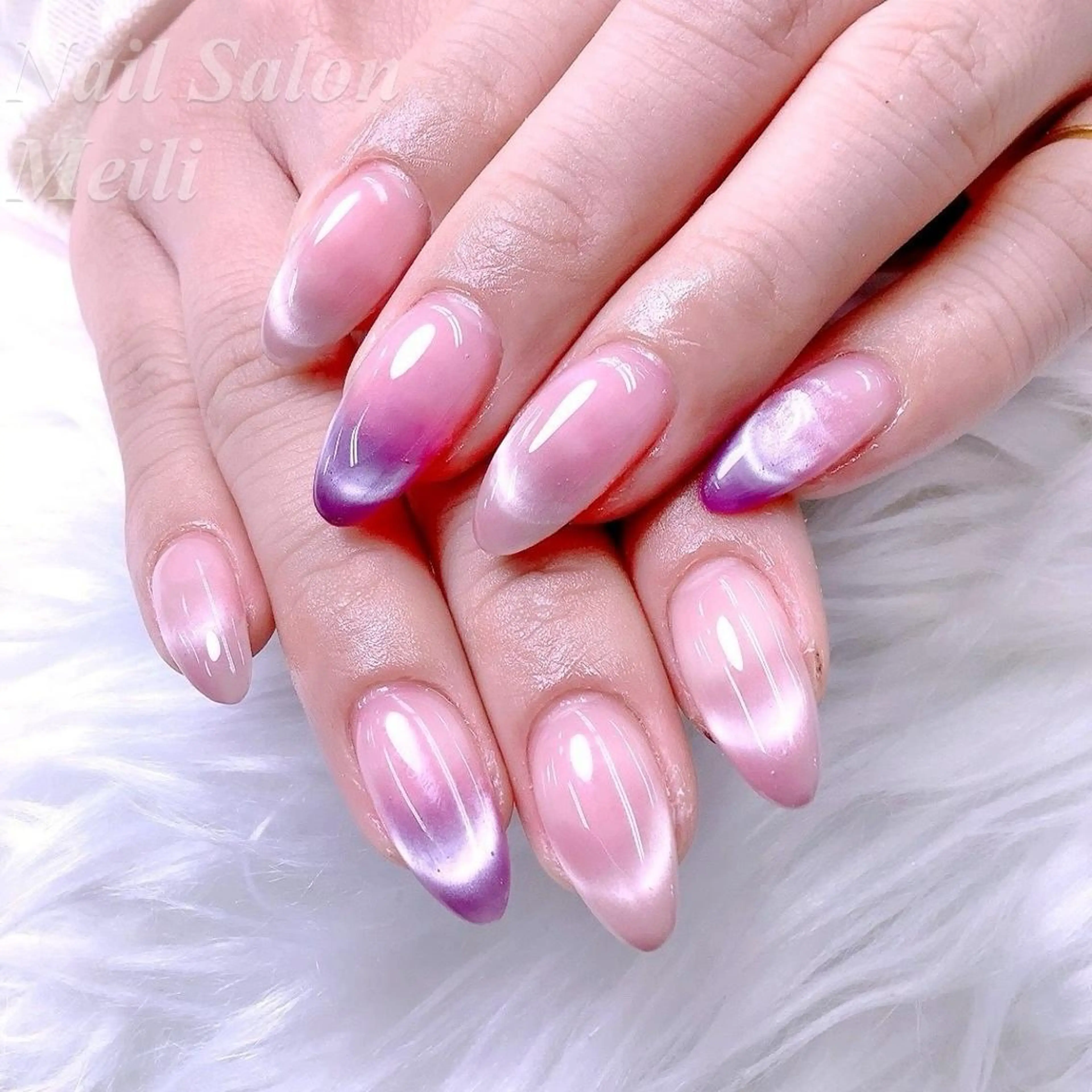 ネイル ラメ(グリッター) ロングネイル マグネットネイル オフィスネイル ピンク ハンドネイル ネイルサロン メイリーのネイルデザイン