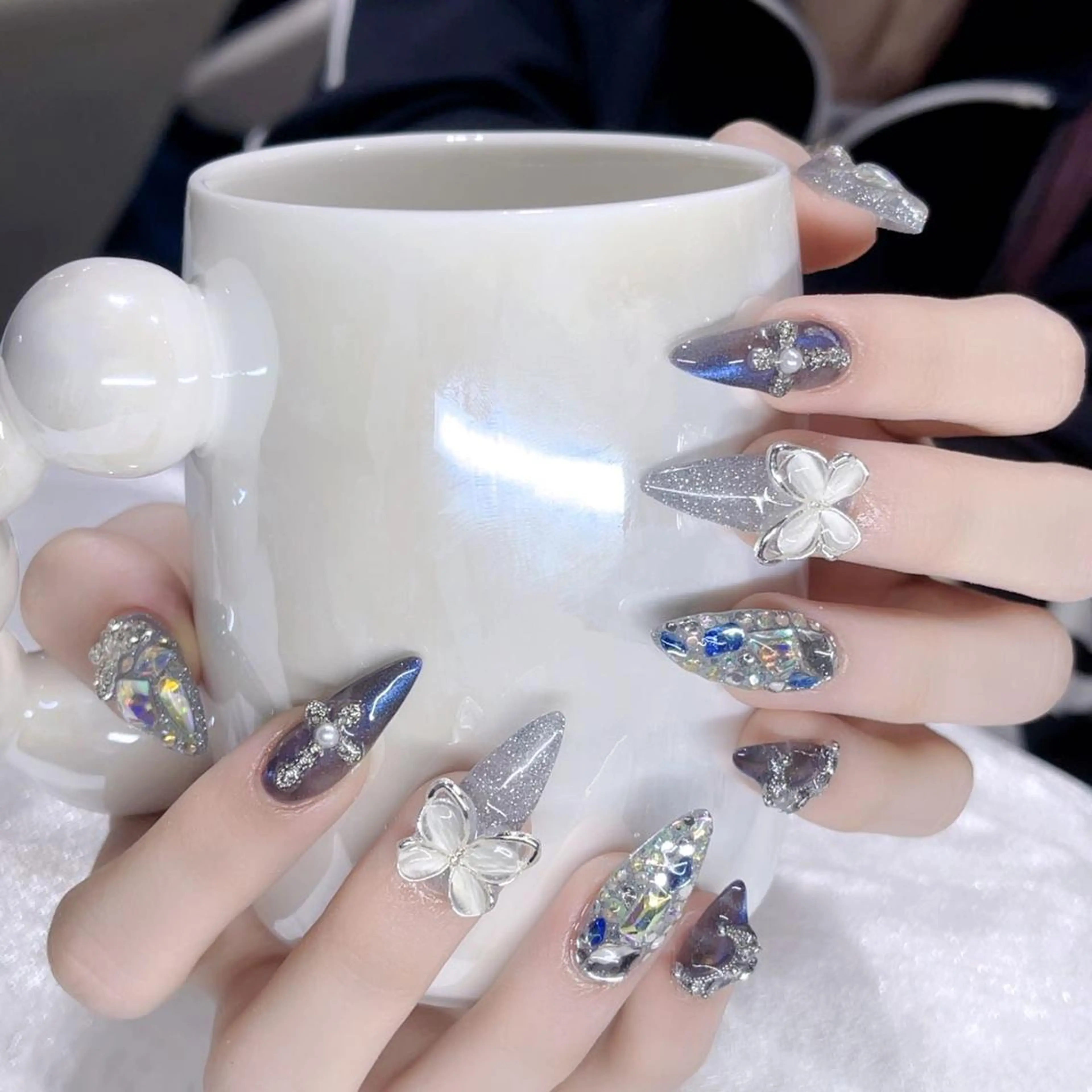 ネイル アートネイル 長さ出し ネイルチップ Queens みなみのネイルデザイン