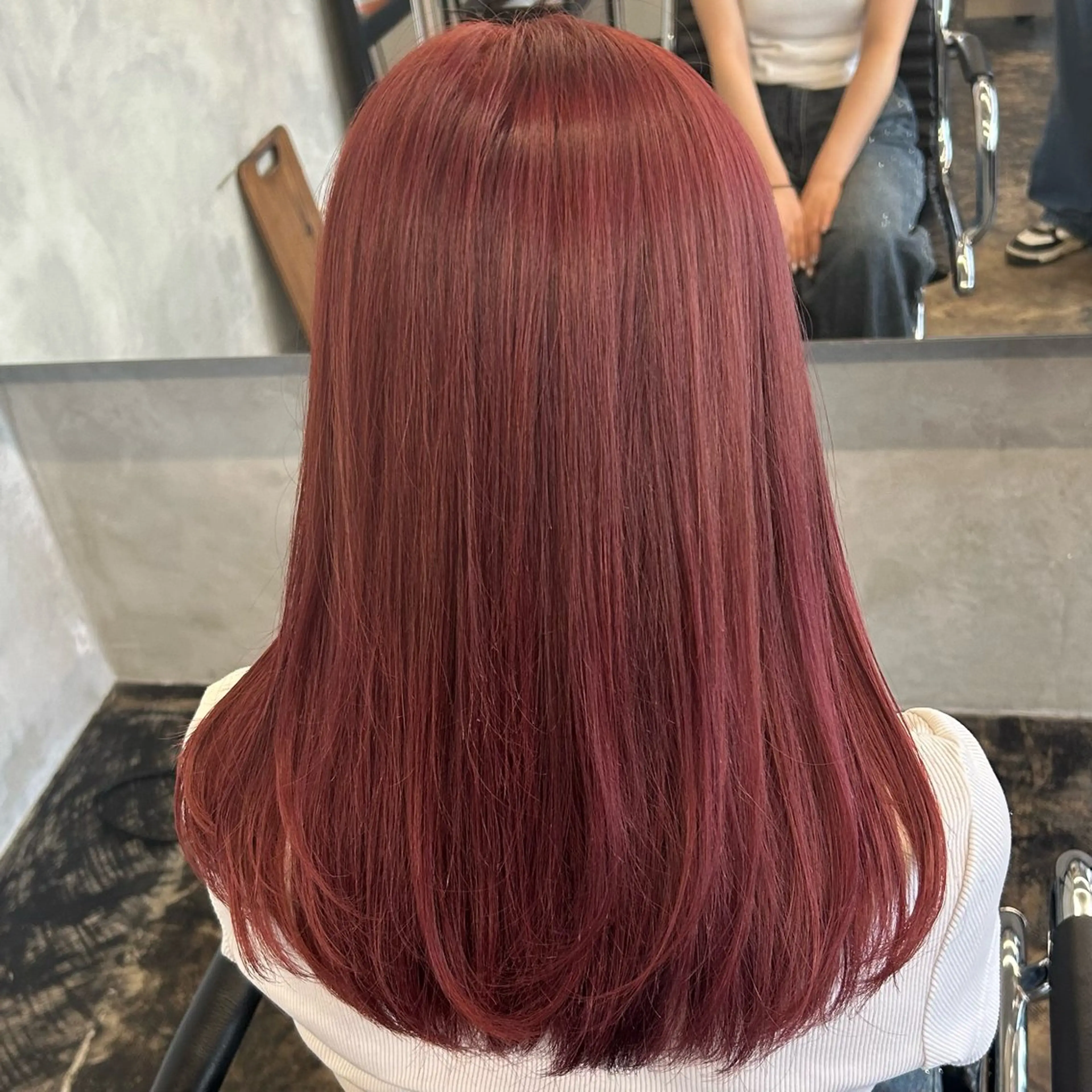 ミディアム カット ヘアカラー トリートメント 松川ヒナ｜韓国レイヤ /耳つぼジュエリーのヘアスタイル