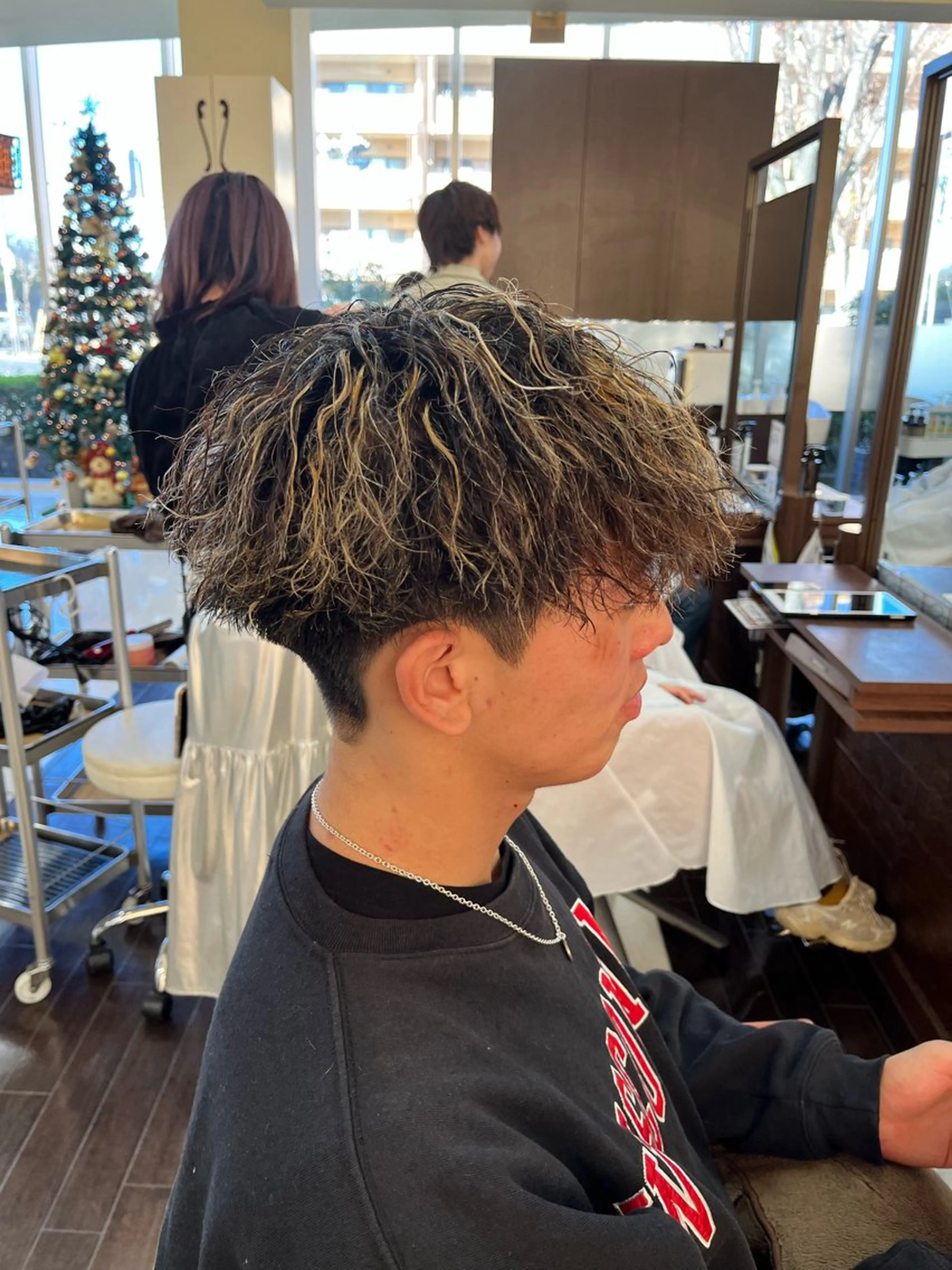 ショート カラー パーマ メンズ メンズメッシュ メンズパーマ ツイストスパイラルパーマ メッシュ スパイラルパーマ AROH  men's cut&men's perm 船橋店所属・🧊メンズ特化🧊 高木航希のヘアスタイル