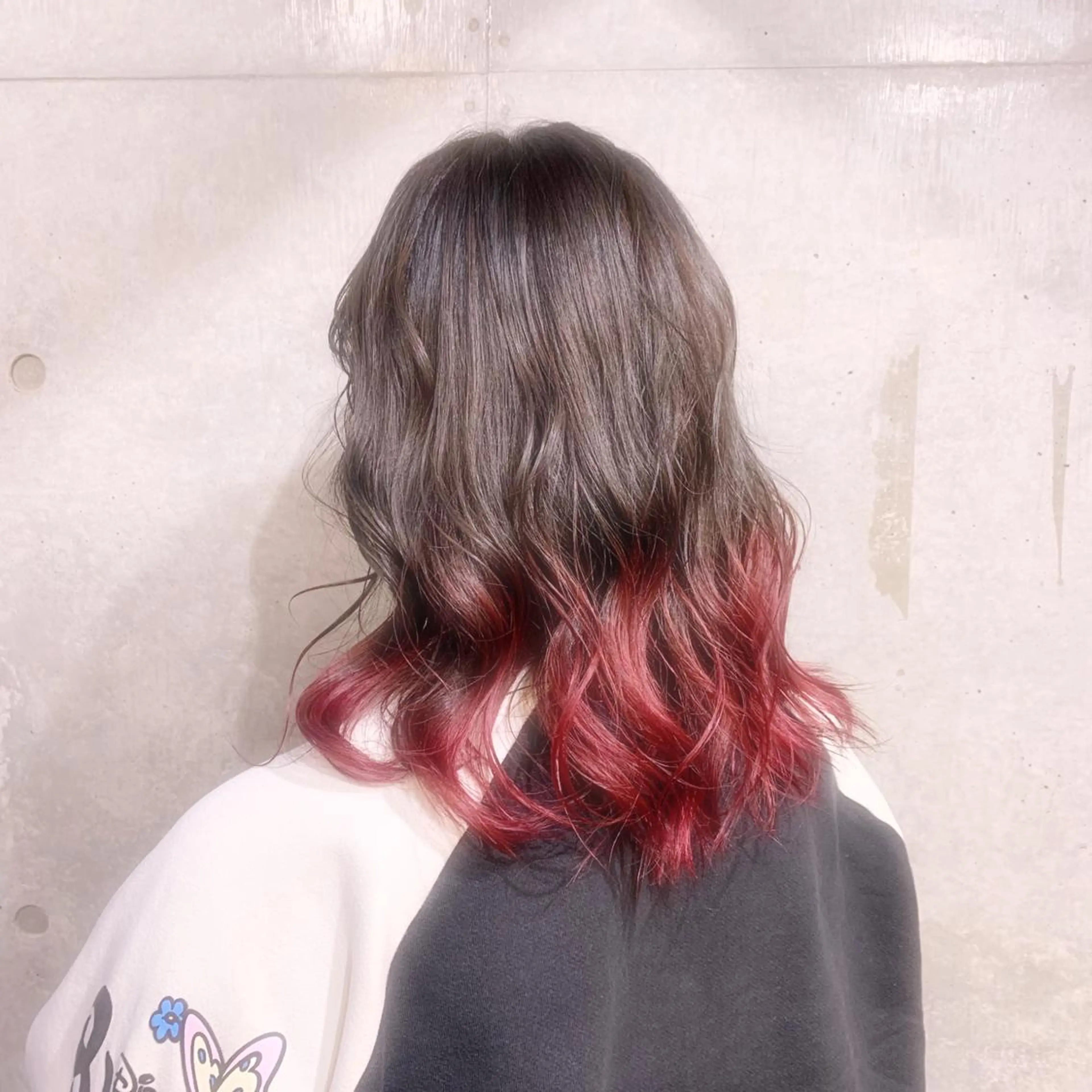 ミディアム カラー アディクシーカラー ベージュカラー 黒髪 ブリーチ ブルーカラー ヘアカラー 藤澤 夏実/インナーカラーのヘアスタイル