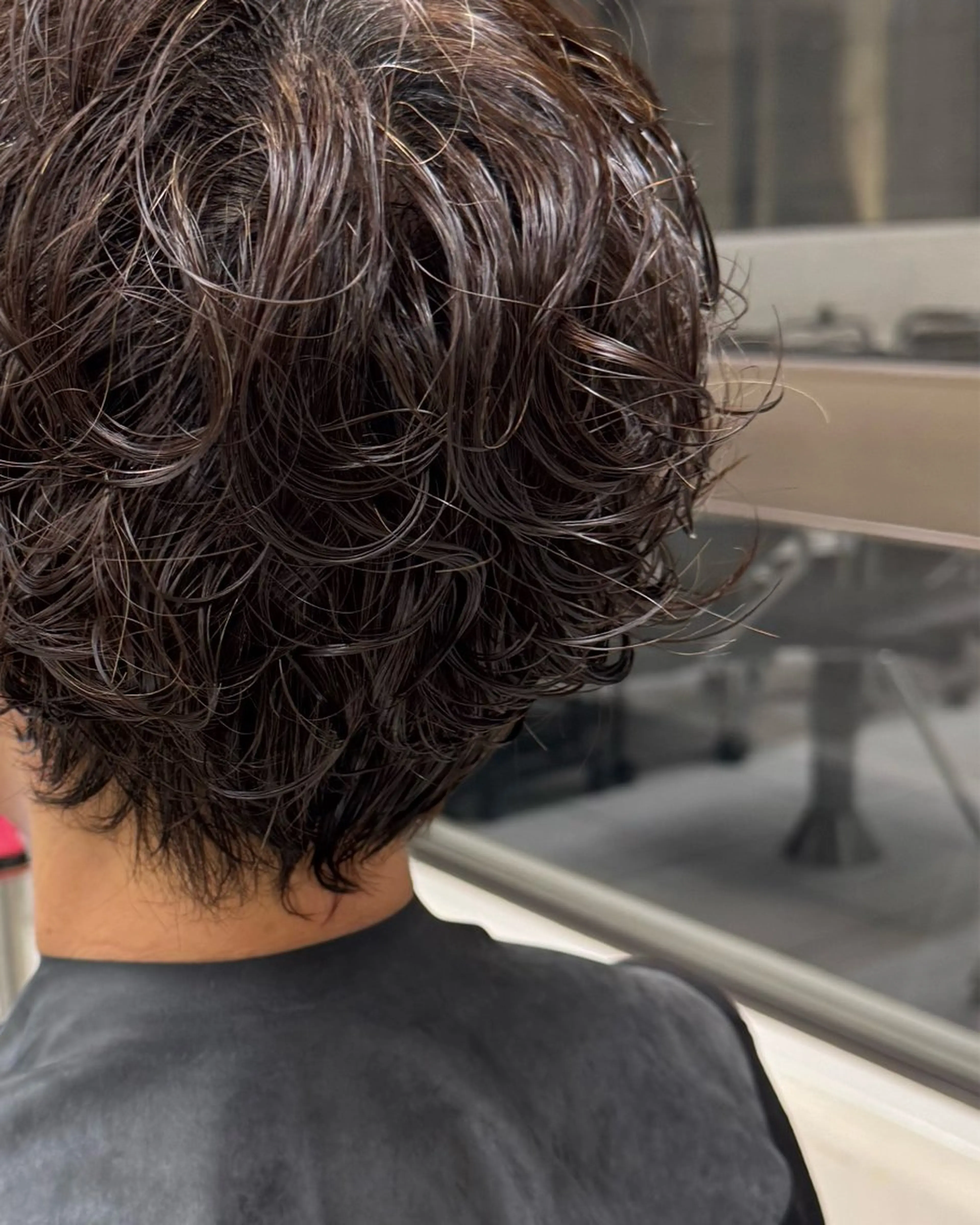 ショート パーマ 岡乃 麻衣のヘアスタイル