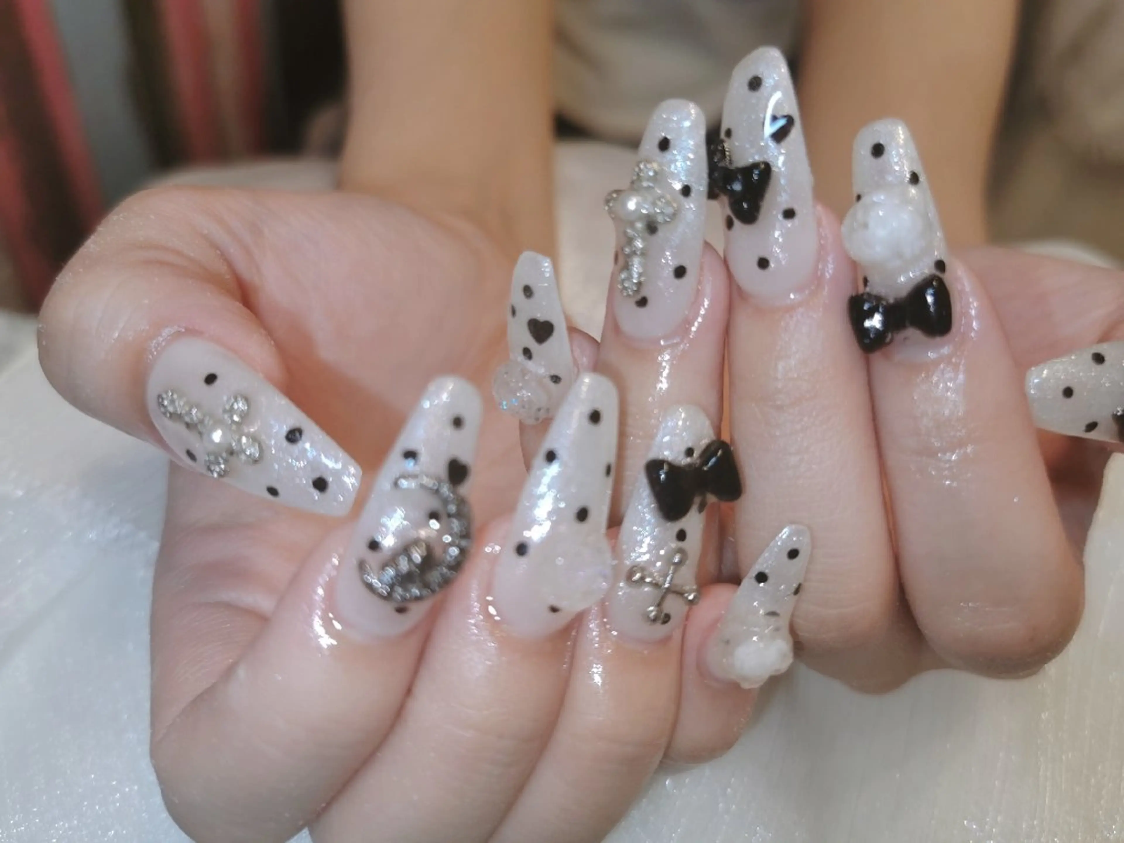 ネイル ガーリー ゴージャス 氷ネイル・うるうるネイル 韓国ネイル 持ち込み ネイリストゆか💅 長さだし、深爪矯正のネイルデザイン