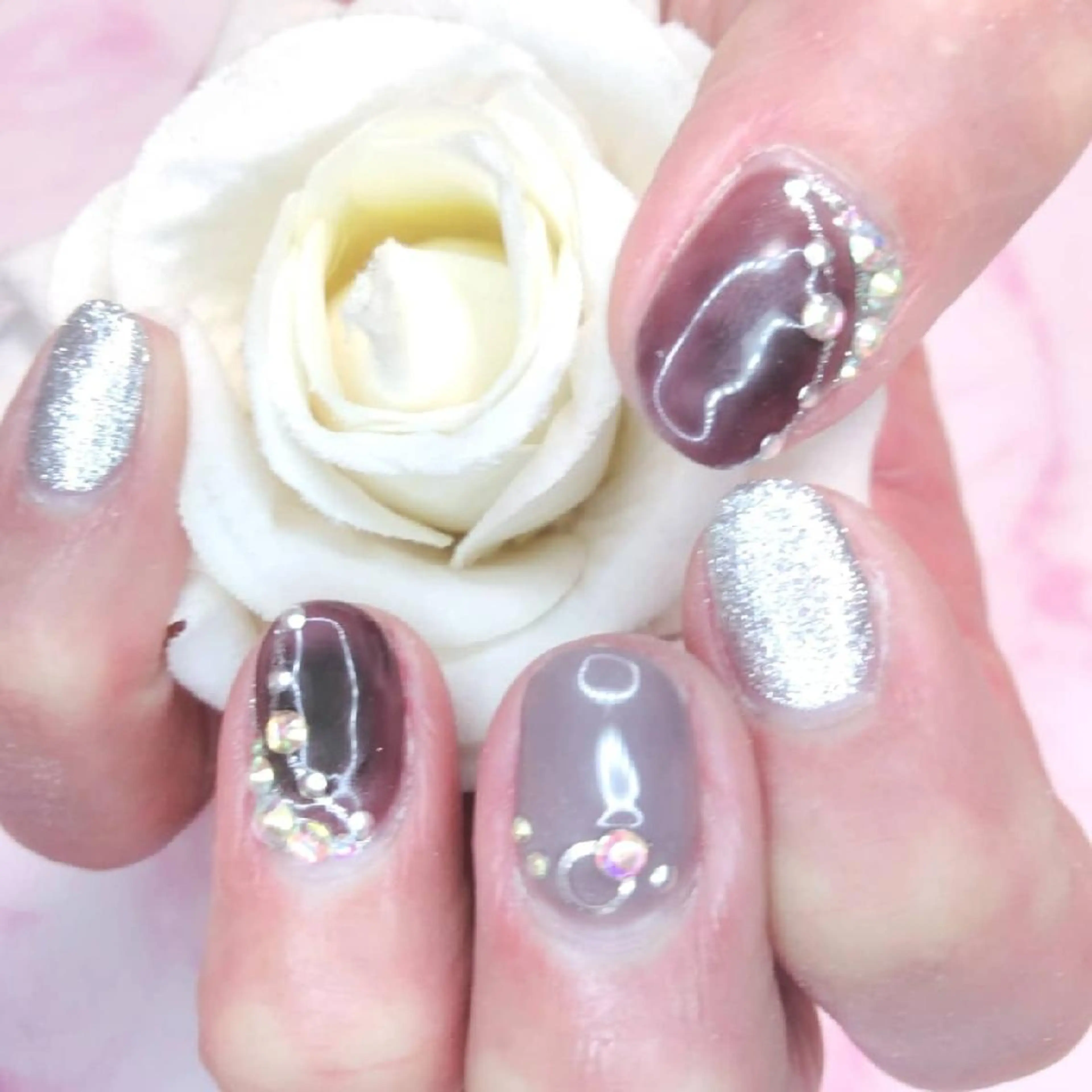 ネイル エステとネイル ローズコンフォートのネイルデザイン