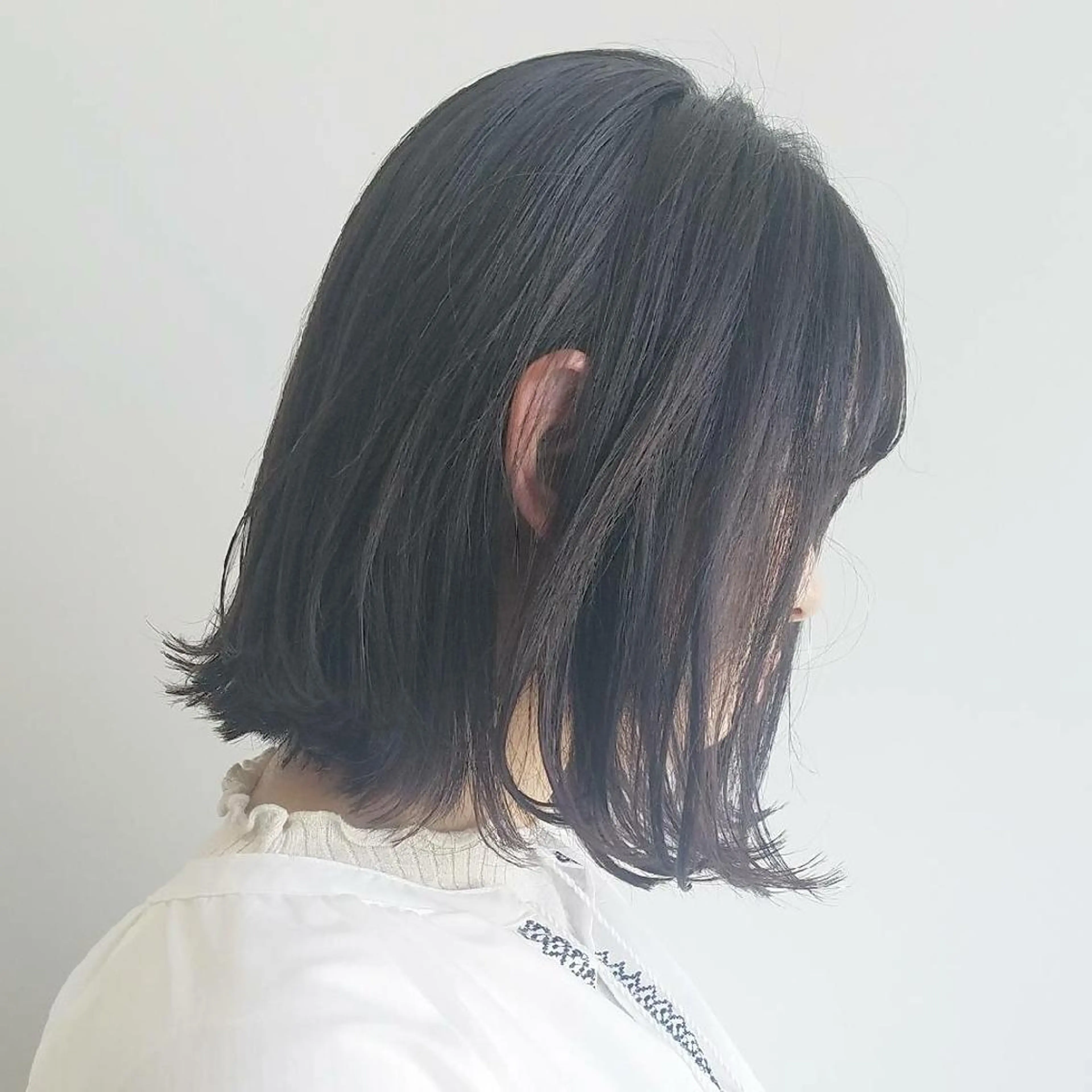 ショート カラー ボブ 外ハネヘア iplus まつげ、眉毛、耳つぼのマツエク・マツパデザイン