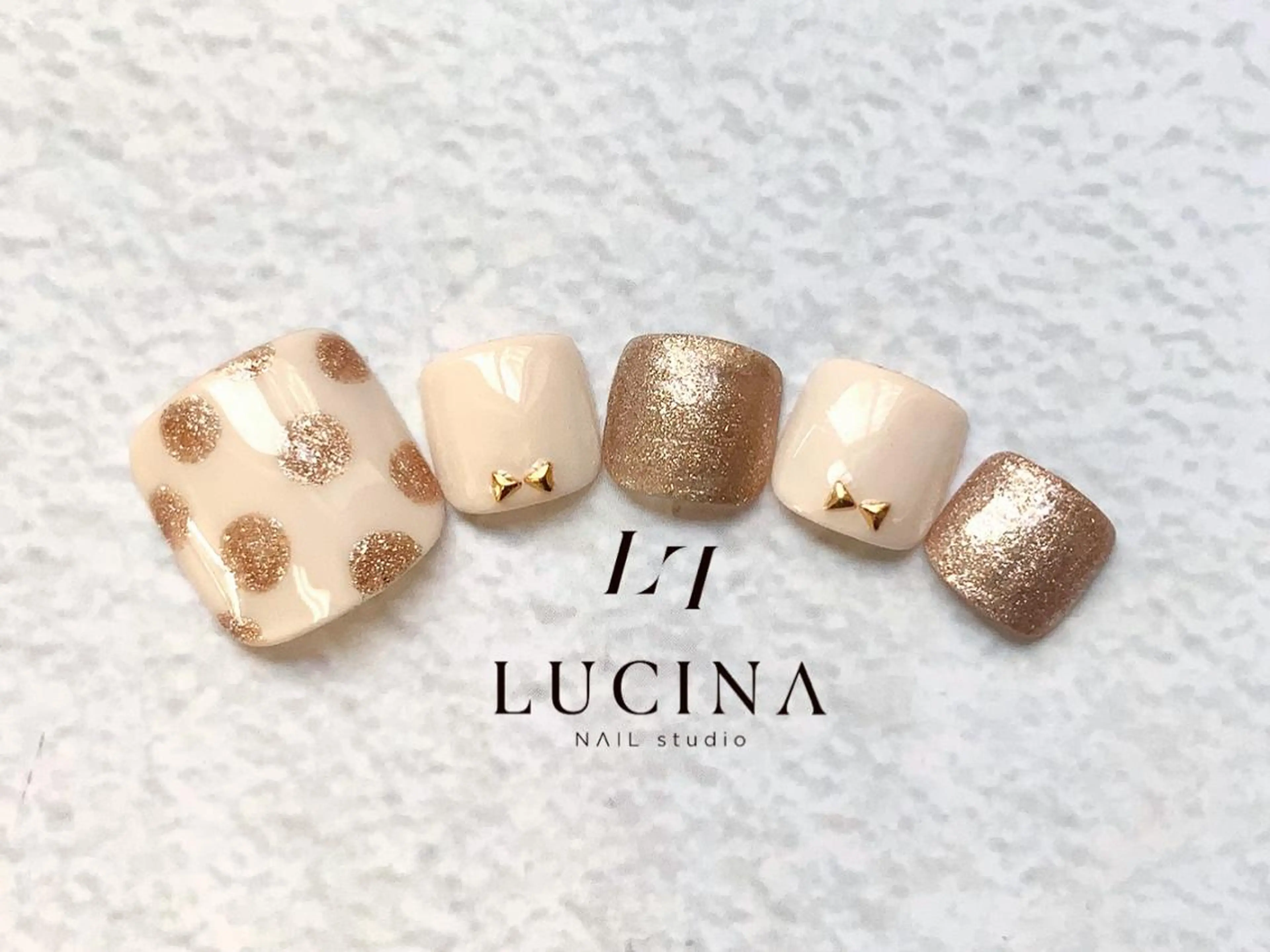 ネイル フットネイル シンプルネイル フットネイル 新橋 ルキナ スタッフのネイルデザイン