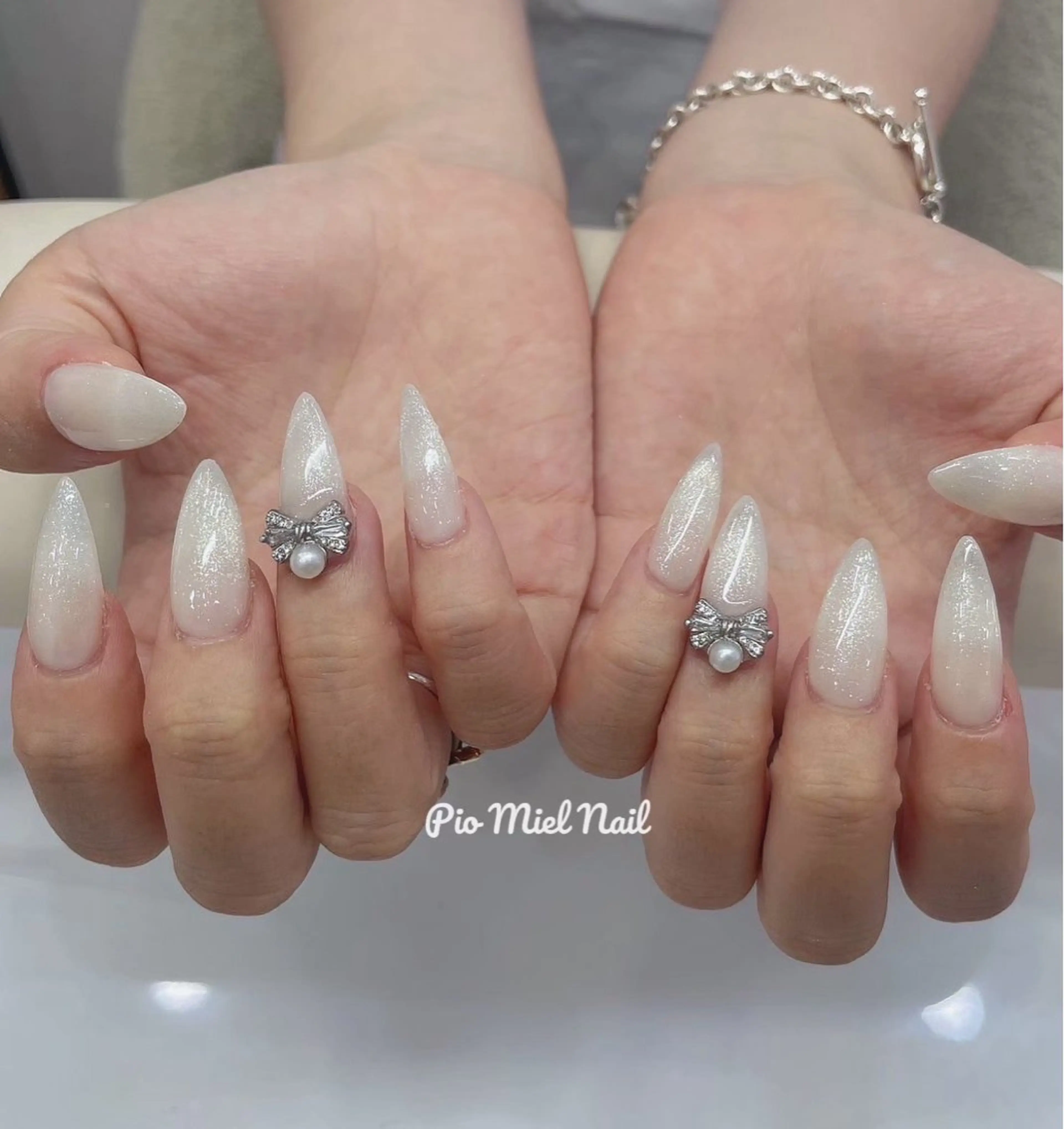 ミディアム 韓国風ヘア ハンドネイル momo 長さだしのネイルデザイン