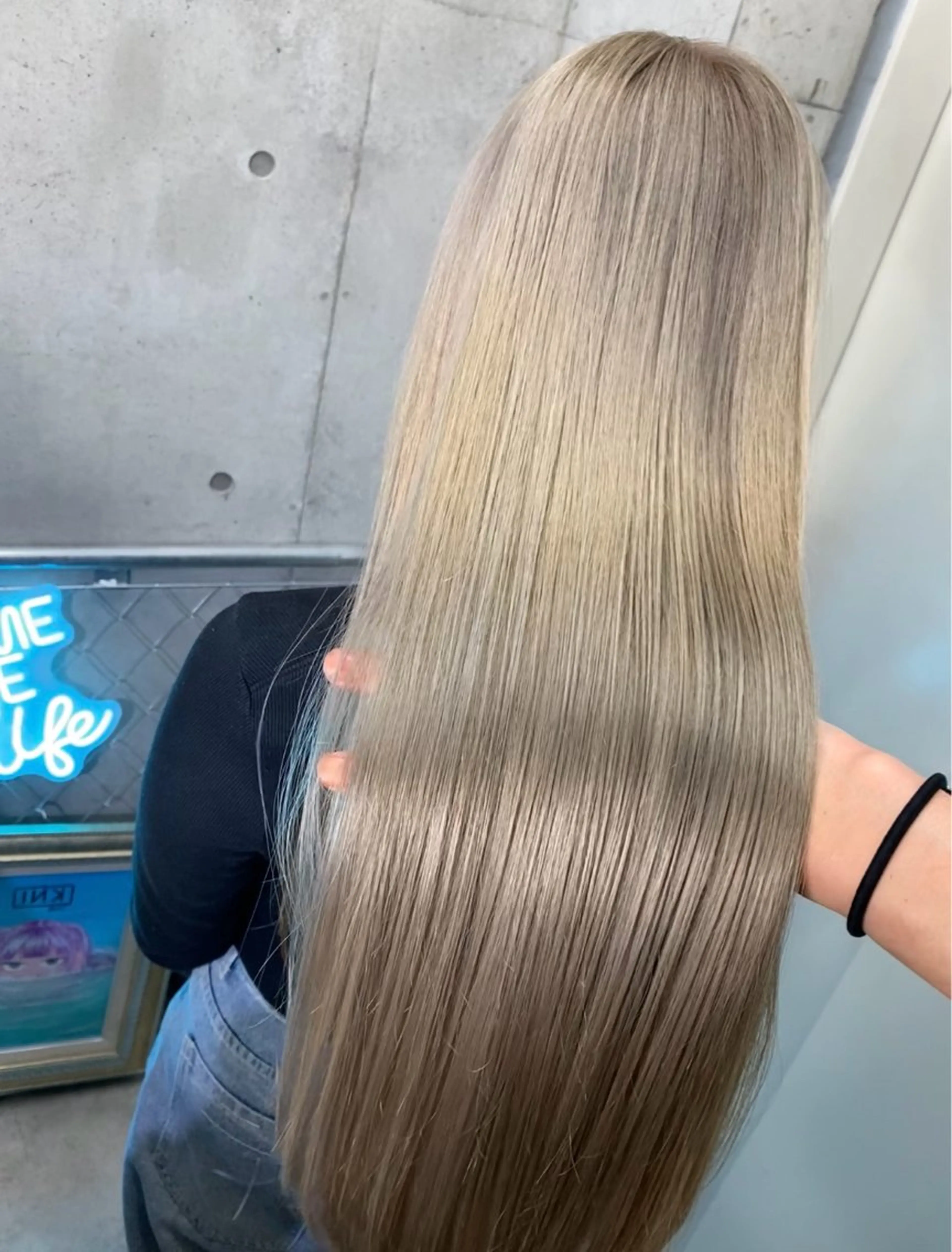 ロング カラー ベージュカラー ブリーチ ミルクティーベージュ ヘアカラー 國分 伸也のヘアスタイル