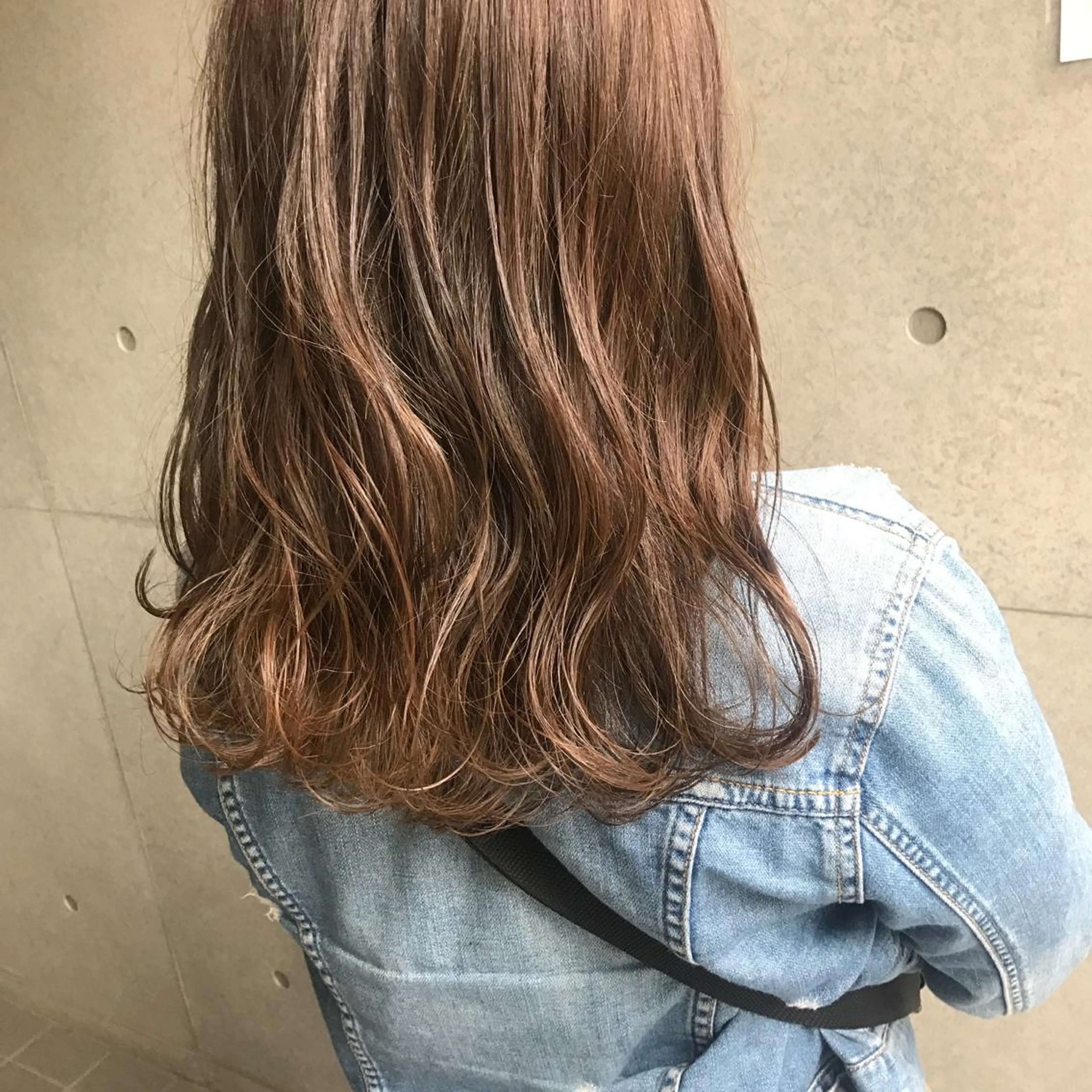 ミディアム カラー ヤスドミ ケイスケのヘアスタイル