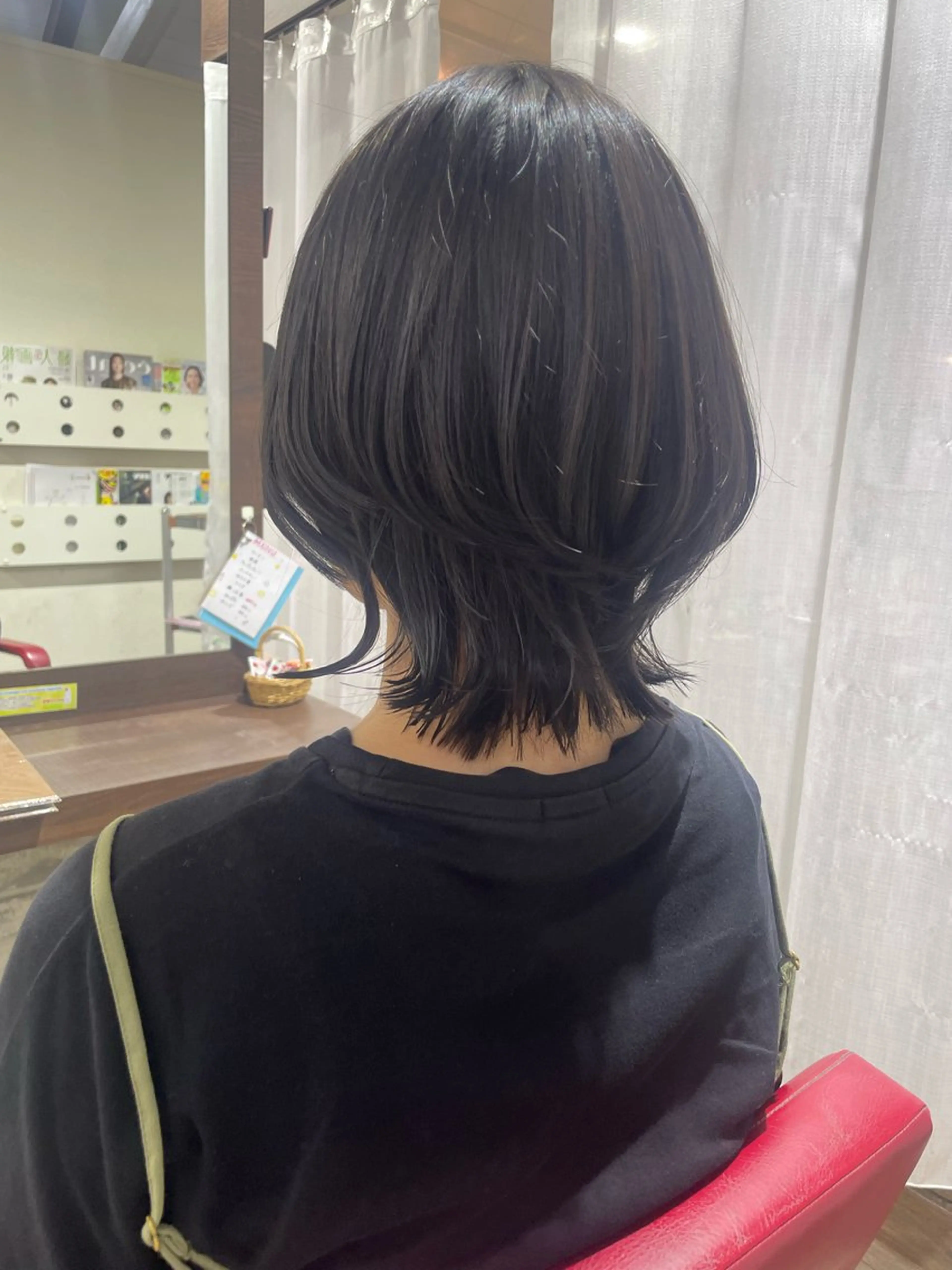 ミディアム カット 兼松 美香のヘアスタイル