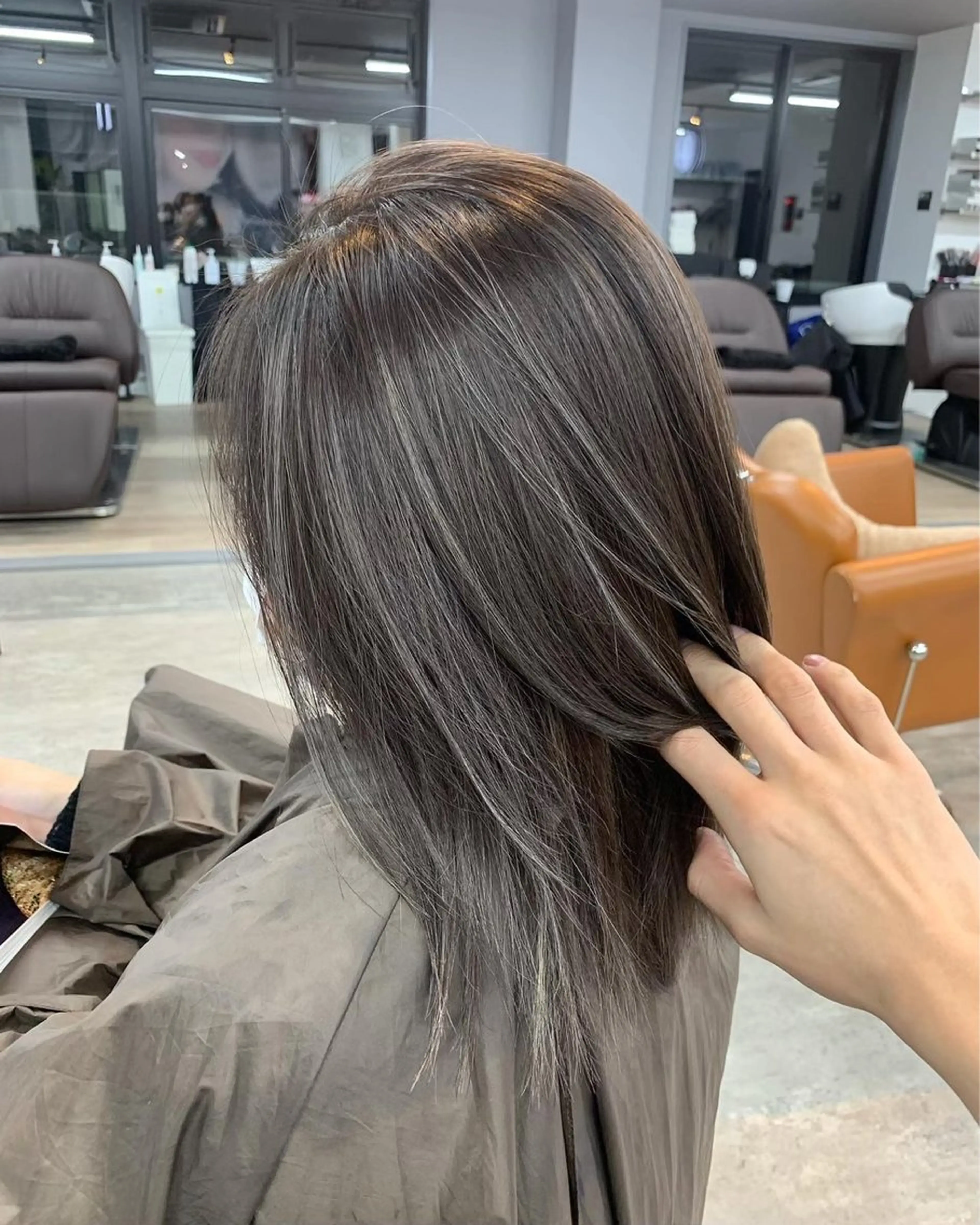 セミロング anyhow academyのヘアスタイル