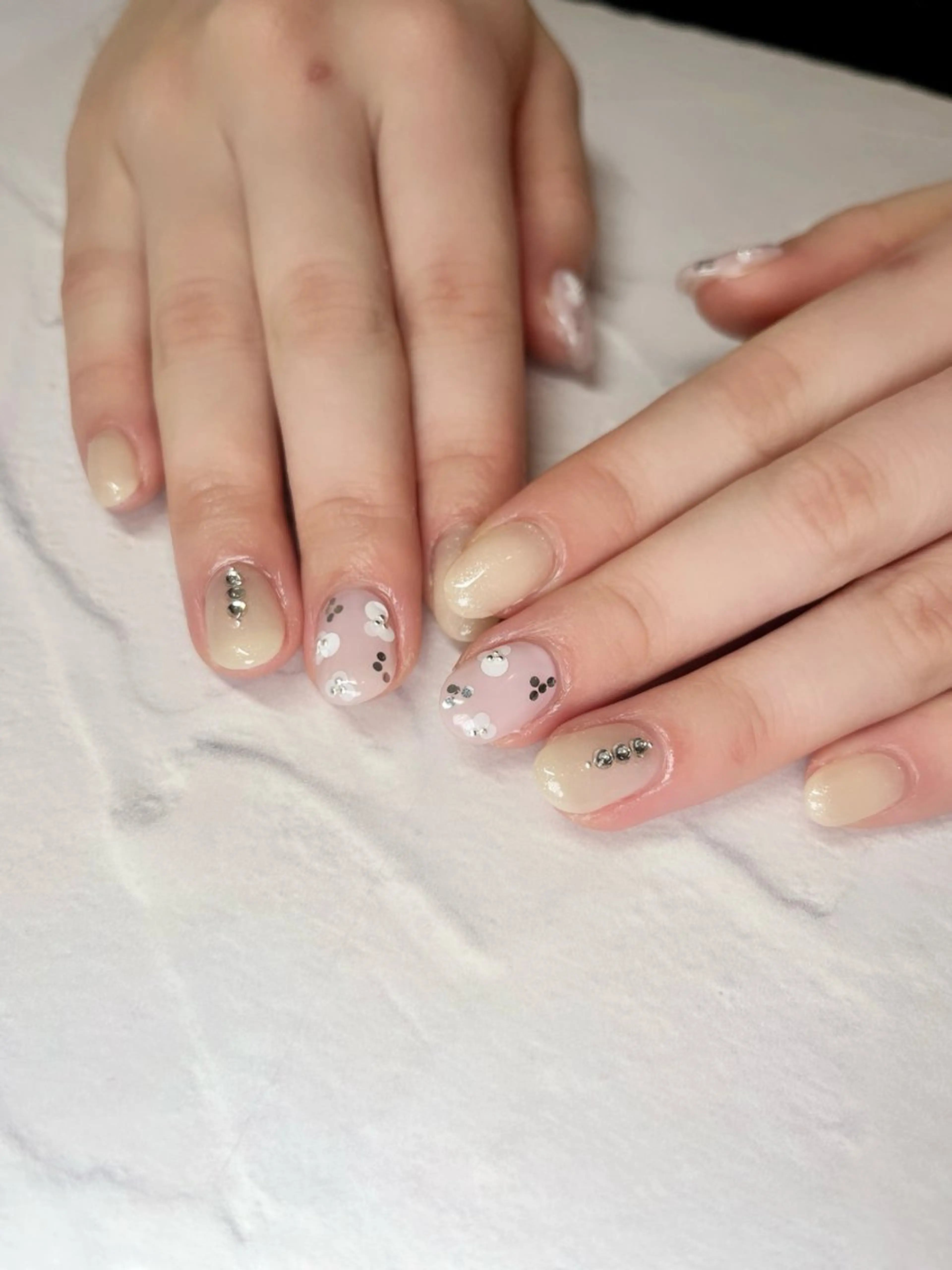 ネイル ハンドネイル li___nail 31のネイルデザイン