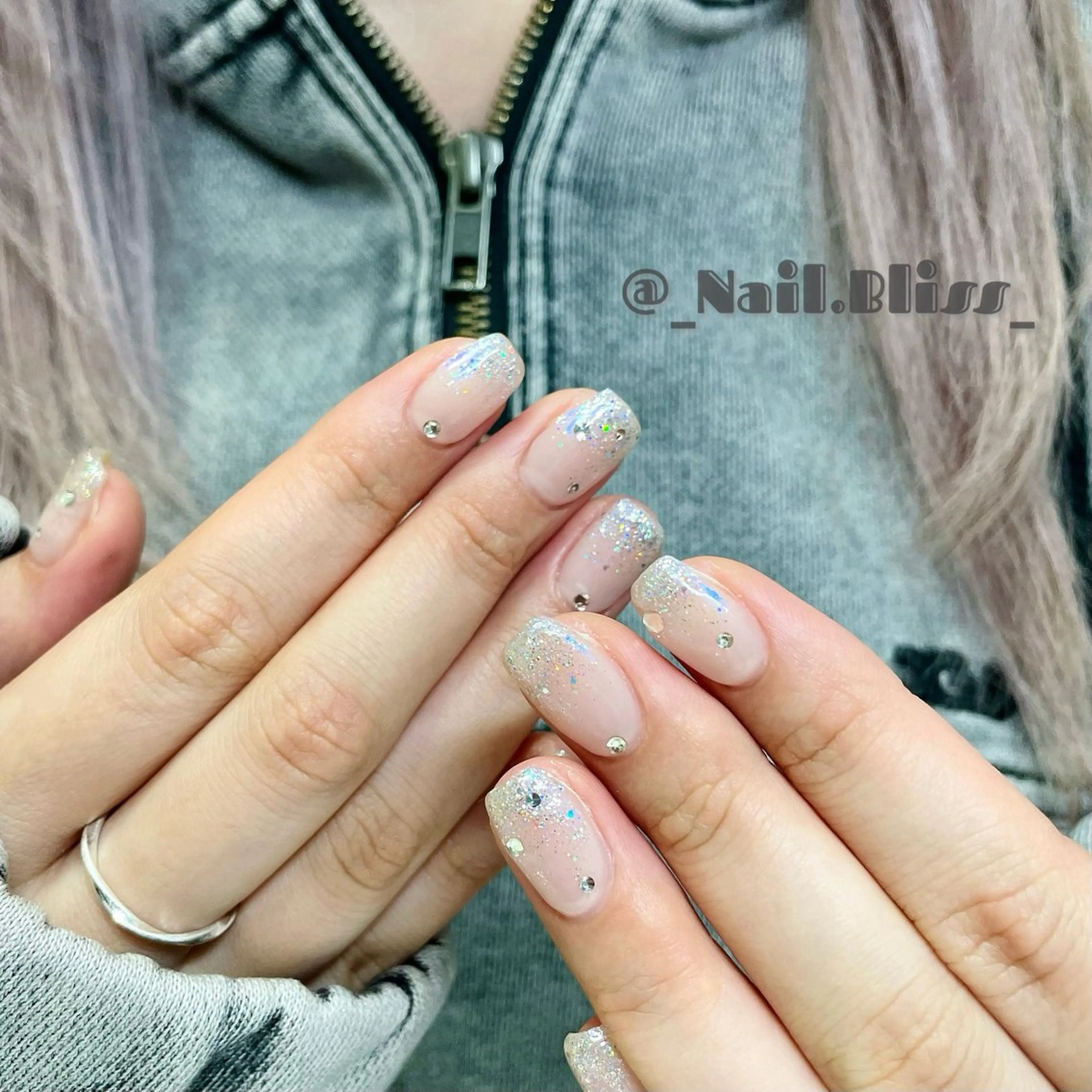 ネイル オーロラネイル 氷ネイル・うるうるネイル ラメ(グリッター) ラメグラデーション ハンドネイル NAIL BLISSのネイルデザイン