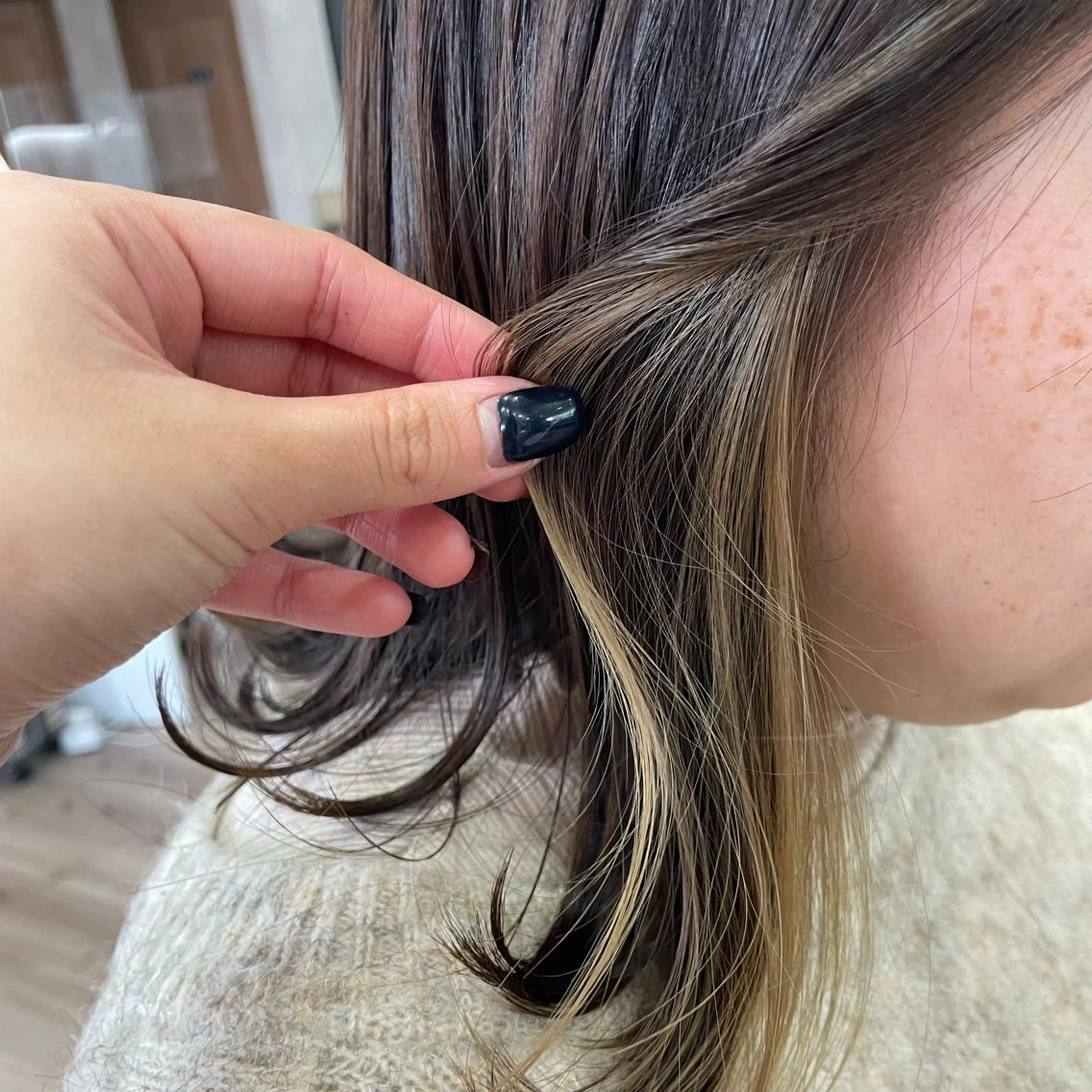 ミディアム カラー イヤリングカラー たなか りなのヘアスタイル