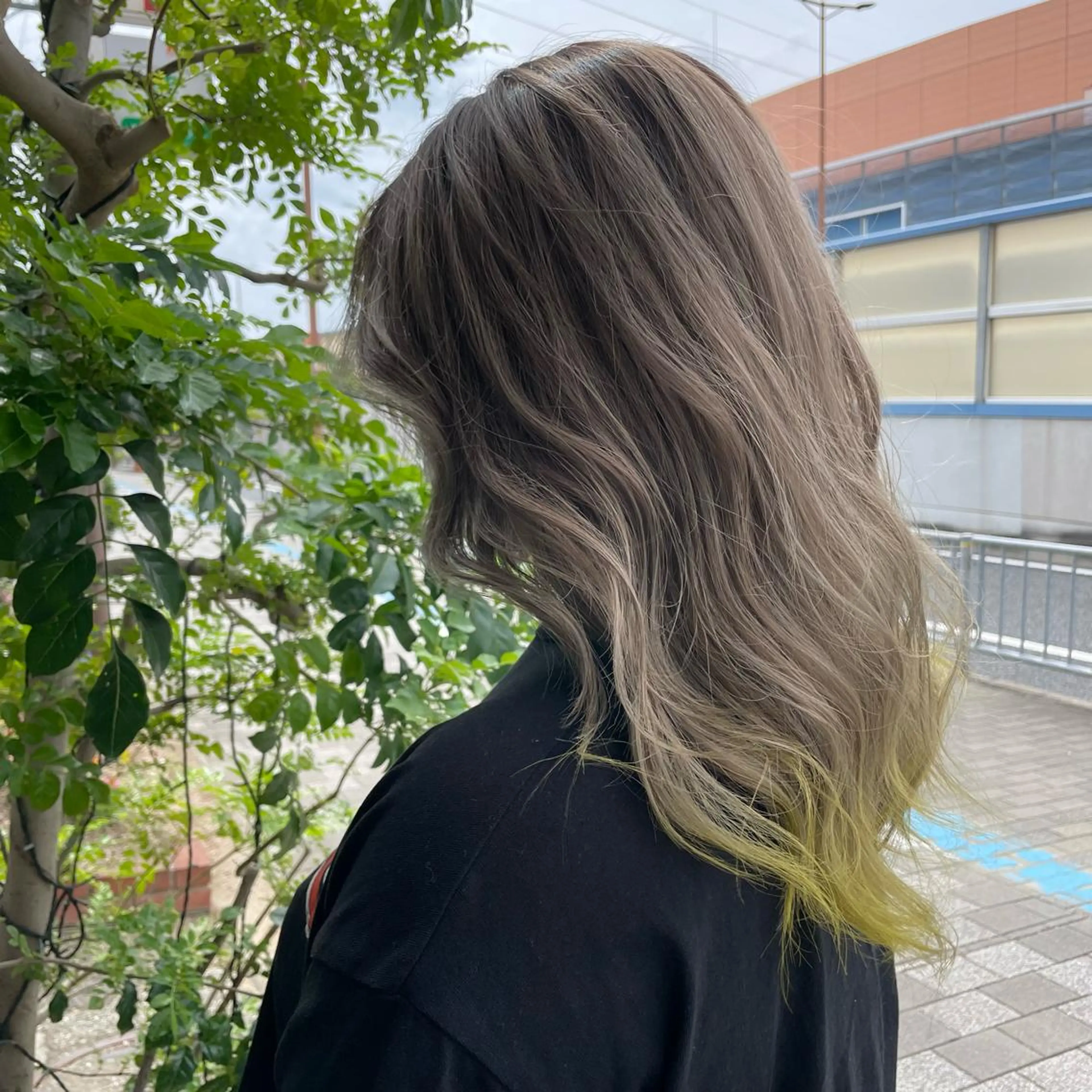 セミロング ヘアカラー トリートメント ブリーチ毛矯正.髪質 改善.髪にドラマをのヘアスタイル