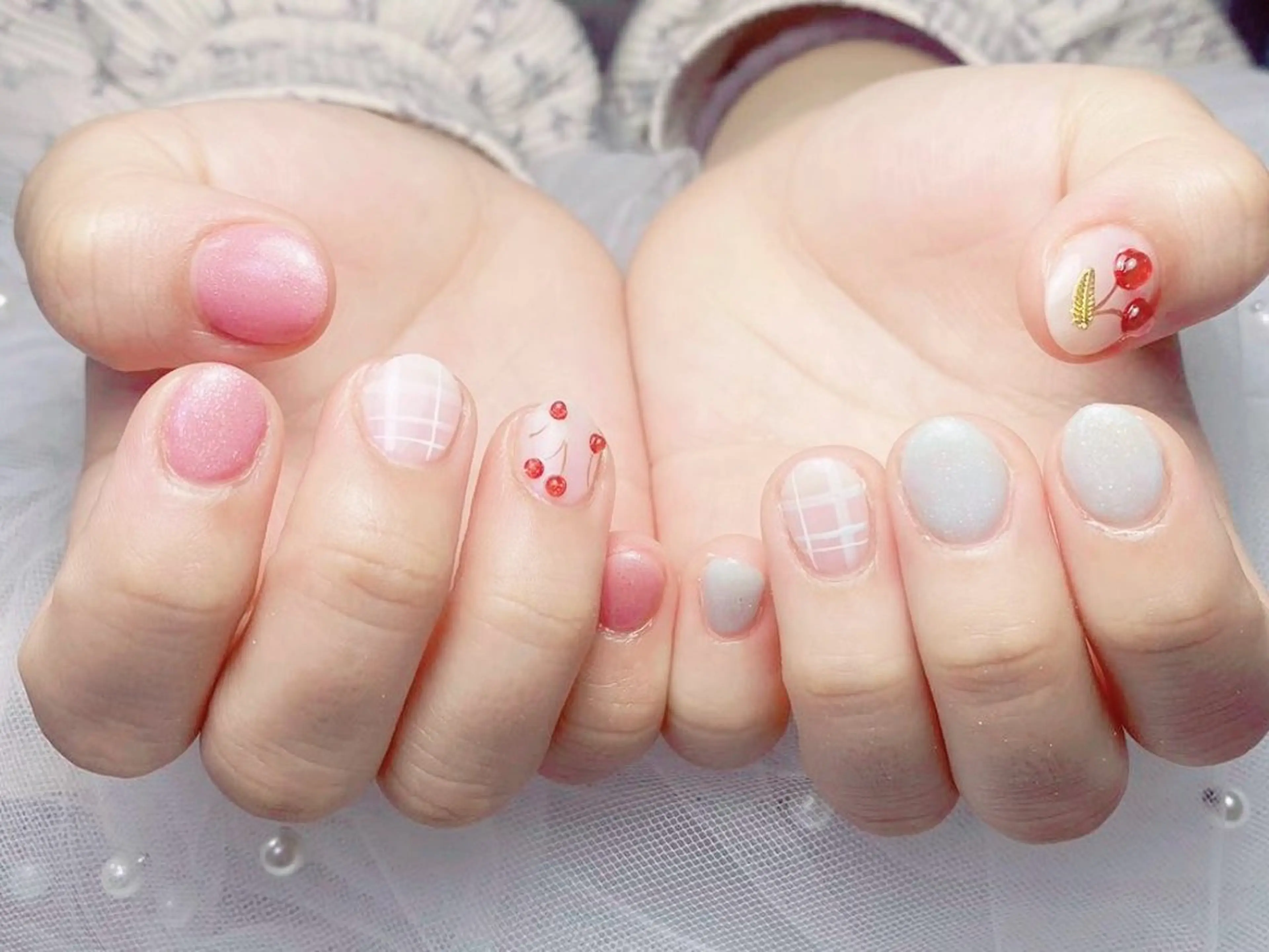 自爪💖💖持ち込みデザイン4本アート、(オフ、ケア込み7日以内お直し無料)の写真