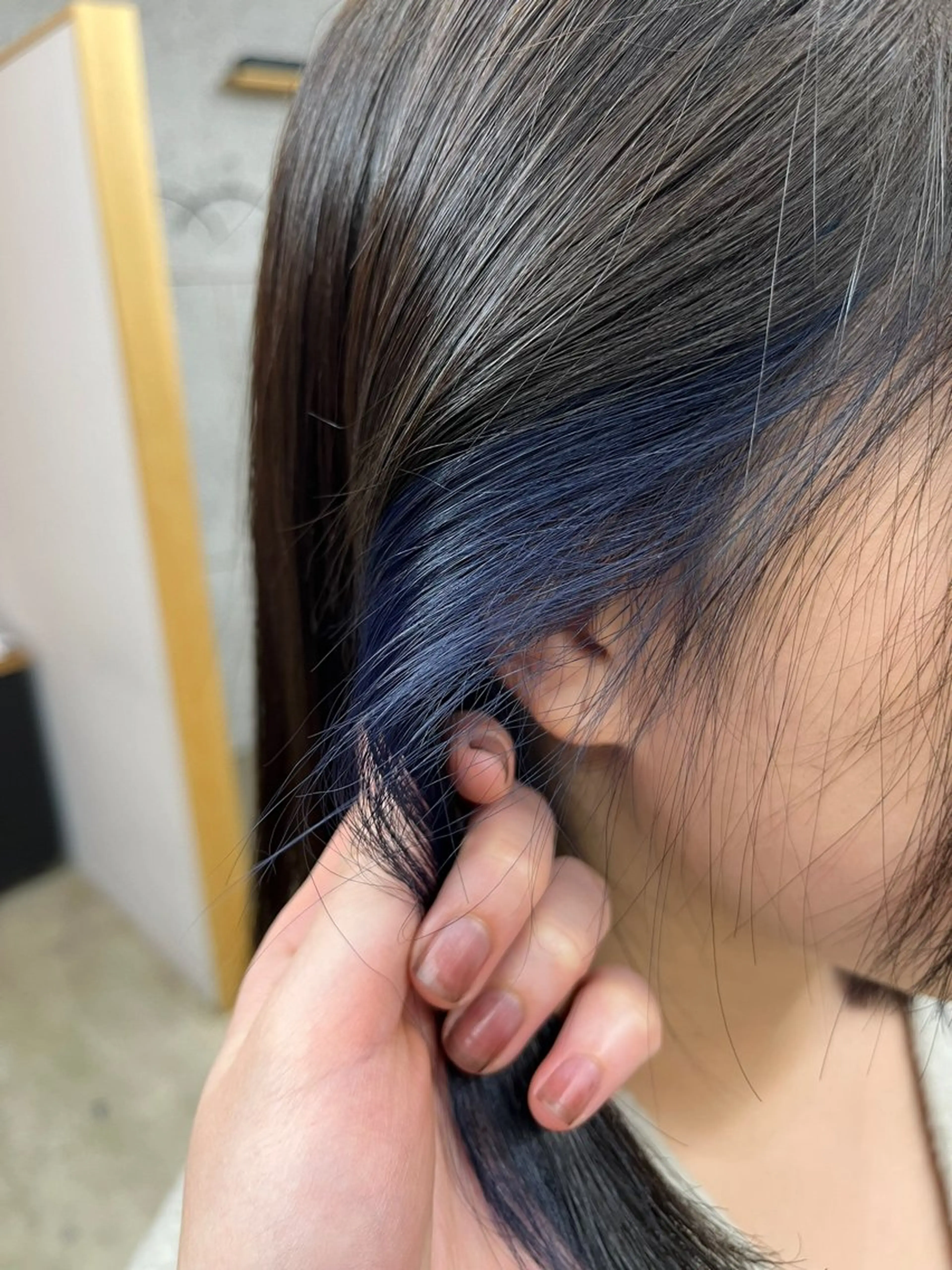 ミディアム カラー ブリーチ イヤリングカラー ヘアカラー トリートメント LOBBY HIMERIのヘアスタイル